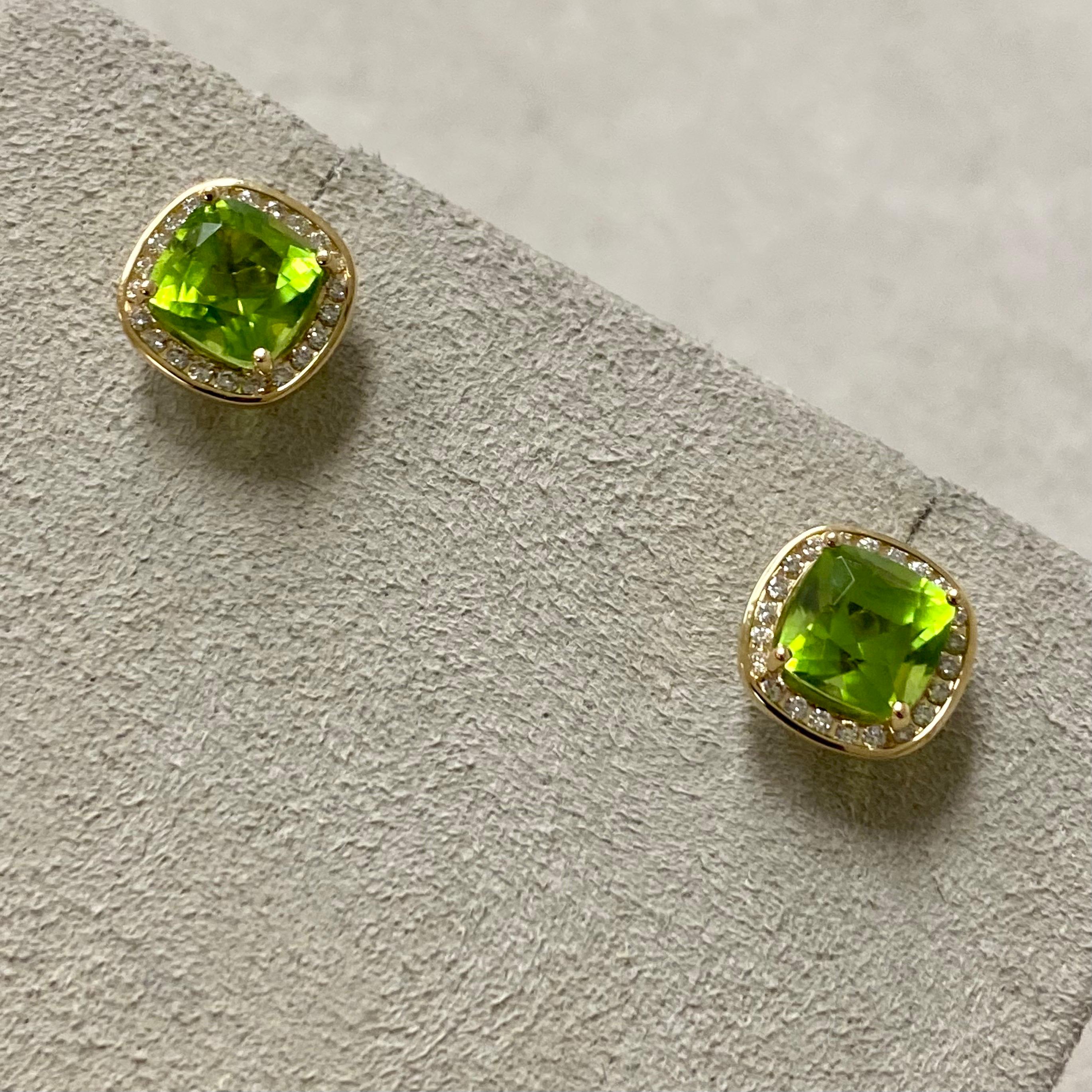 Syna Peridot-Ohrringe aus Gelbgold mit Champagner-Diamanten (Kissenschliff)