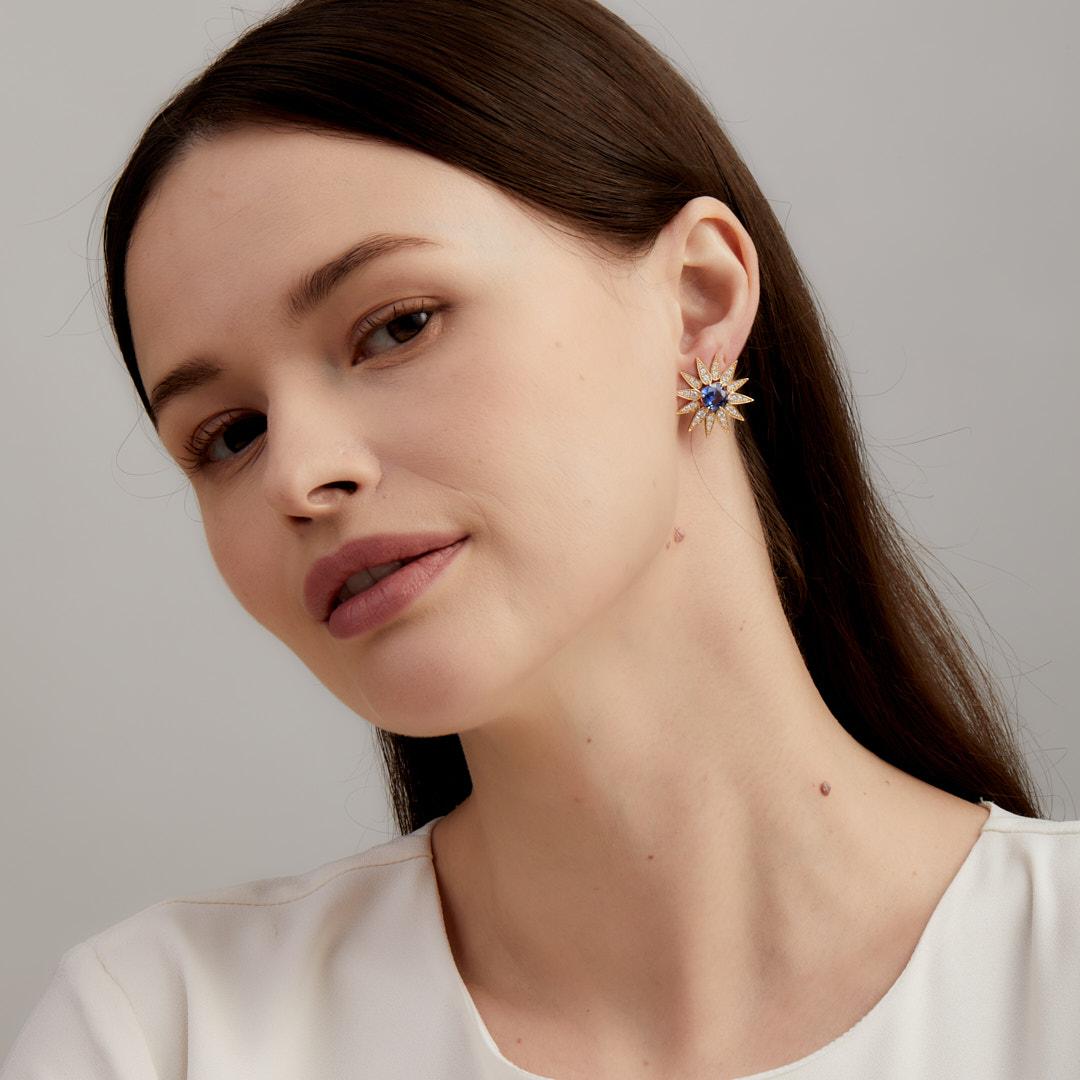 Created in 18 karat yellow gold
Blue sapphire 3 carats approx.
Diamonds 1.0 carat approx.
Omega clip-backs & posts
Limited Edition

Forged from 18 karat yellow gold, these limited edition earrings feature an approximate 3 carat Blue Sapphire and 1.0