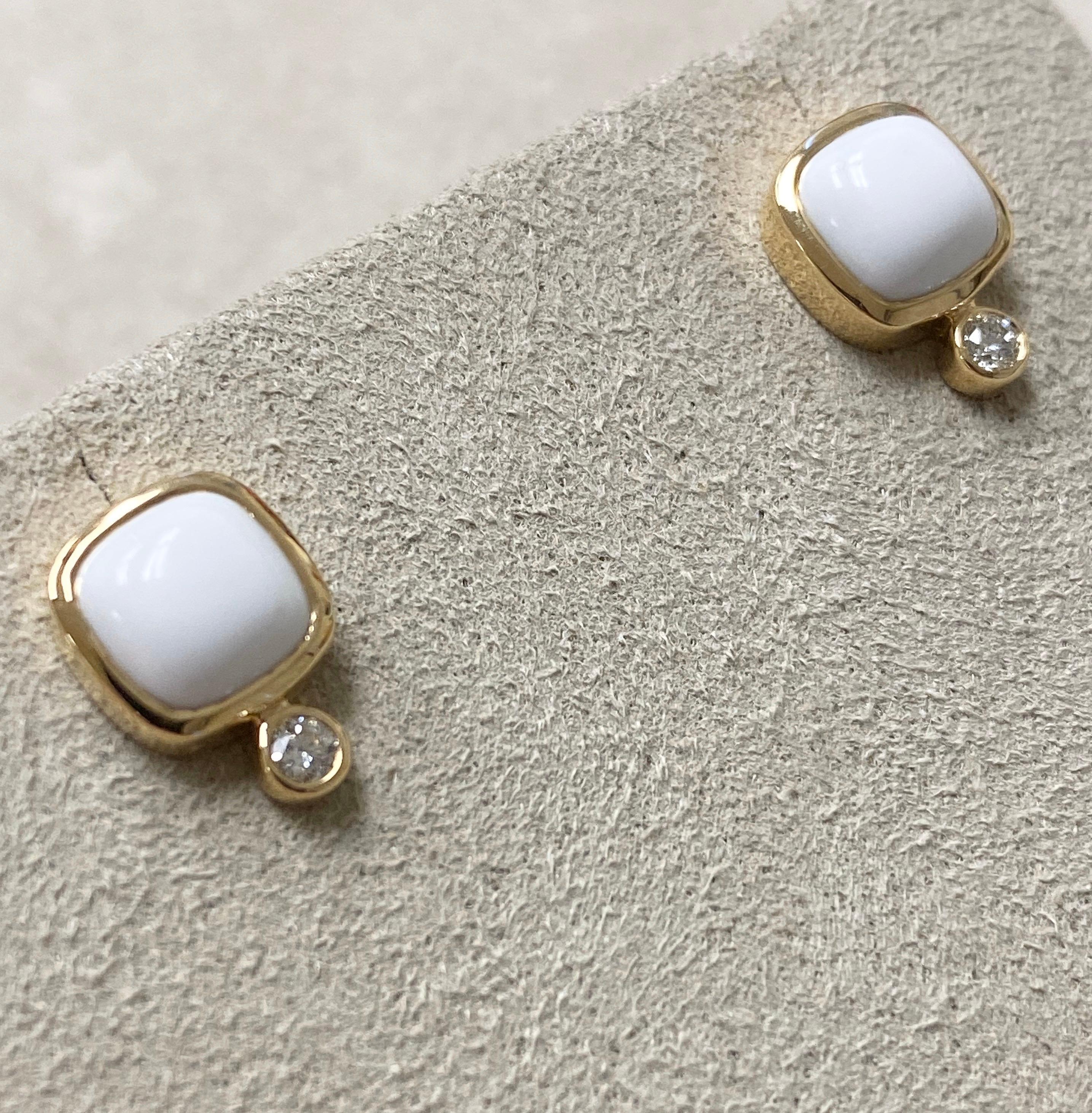 Contemporary Syna White Agate Yellow Gold Sugarloaf Earrings with Diamonds For Sale