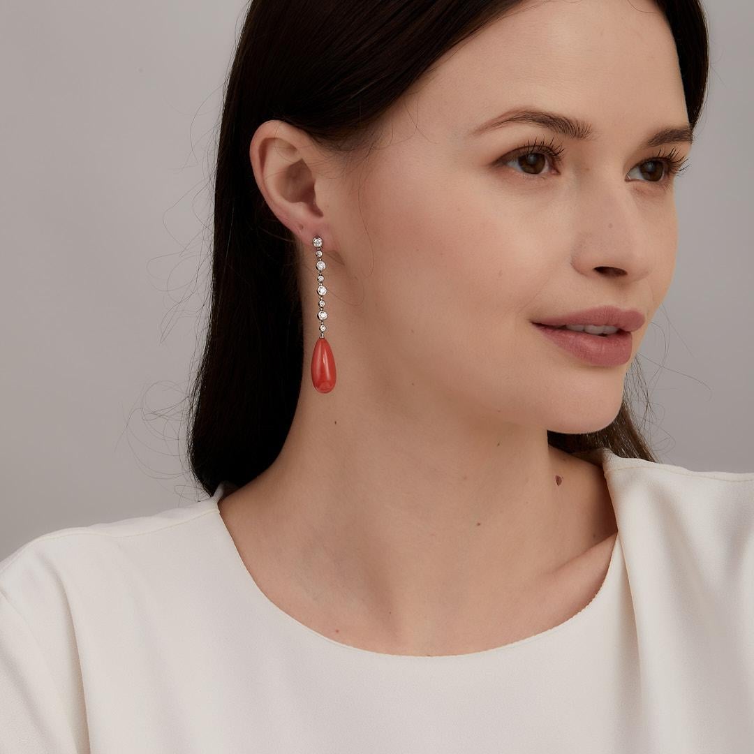 Created in 18 karat white gold
Coral 27 carats approx.
Diamonds 1.20 carats approx.
Post backs for pierced ears
Limited edition

This limited edition Chakra Long Necklace is a luxurious design crafted from 18 karat white gold. Elegantly showcasing