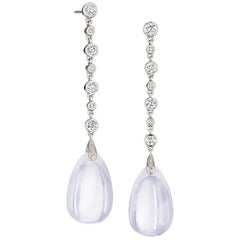 Boucles d'oreilles pendantes en or blanc Syna avec quartz lunaire et diamants