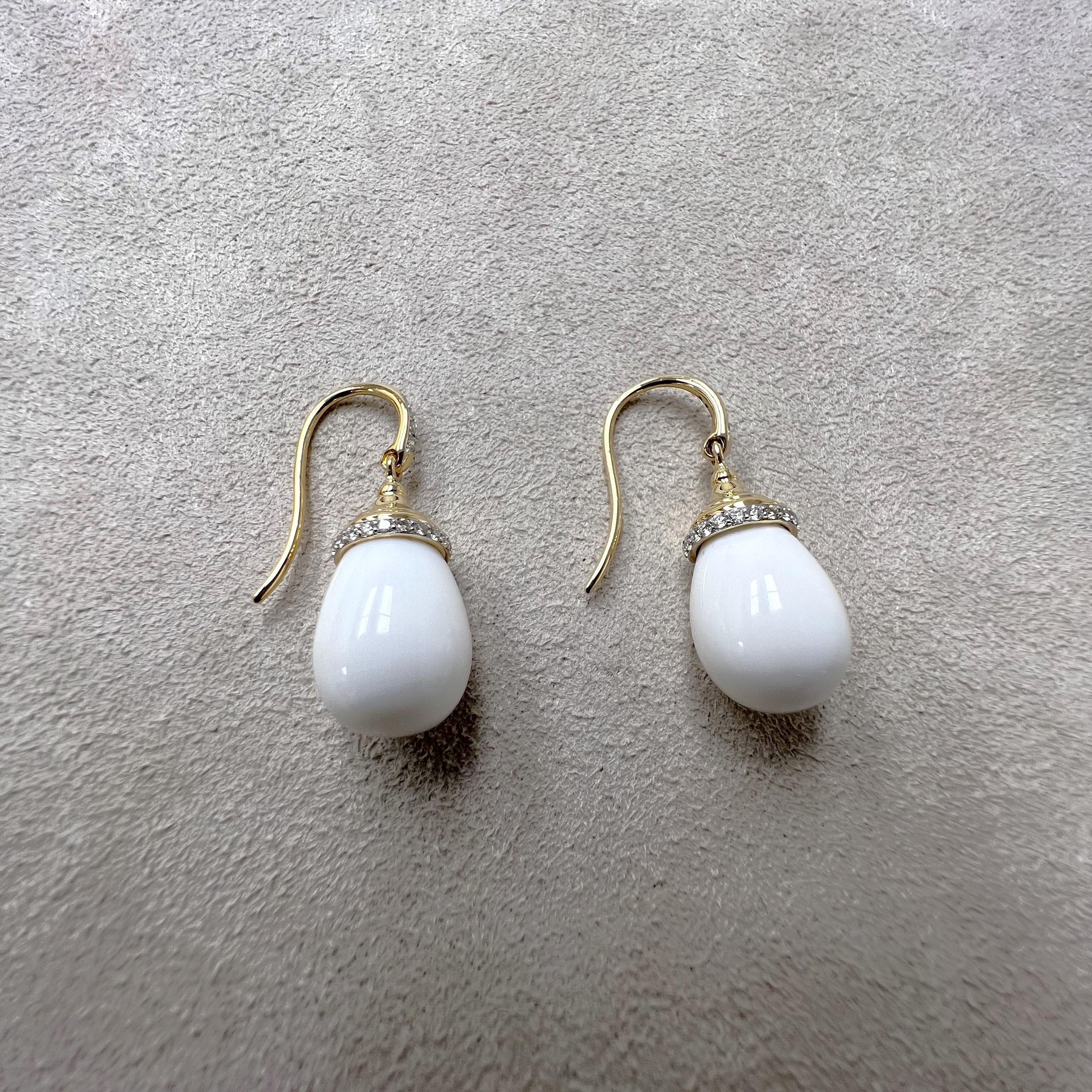 Contemporary Syna Yellow Gold Agate Drop Earrings with Diamonds For Sale