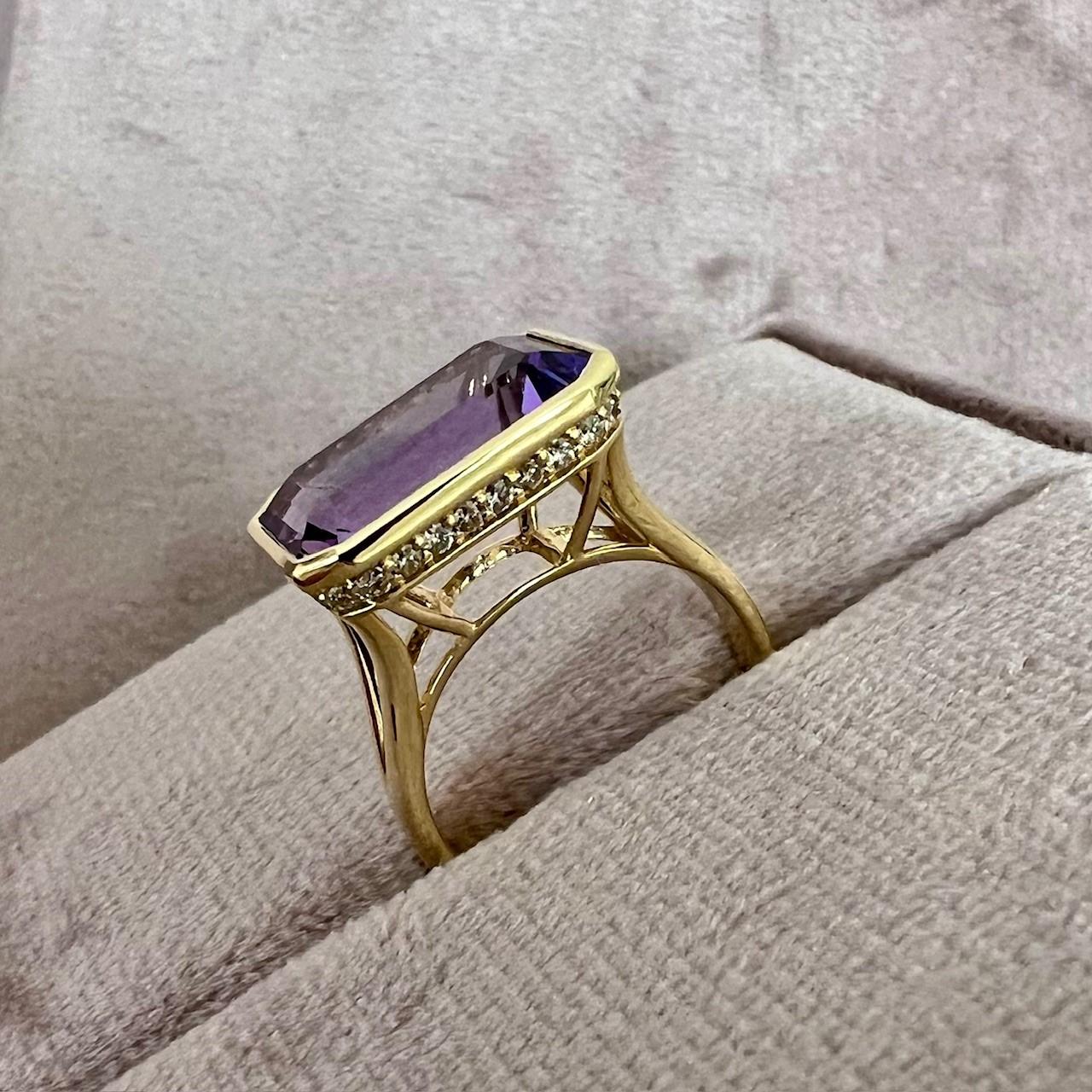 Created in 18 karat yellow gold
Amethyst 7 carats approx.
Diamonds 0.35 carat approx.
Ring size US 6.5, can be sized
Limited edition

Crafted from 18 karat yellow gold, this limited edition ring showcases a stunning 7 carat amethyst, accentuated