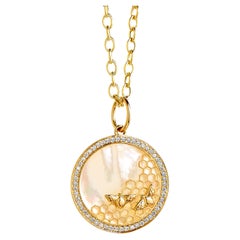 Pendentif ruche Syna en or jaune avec nacre et diamants