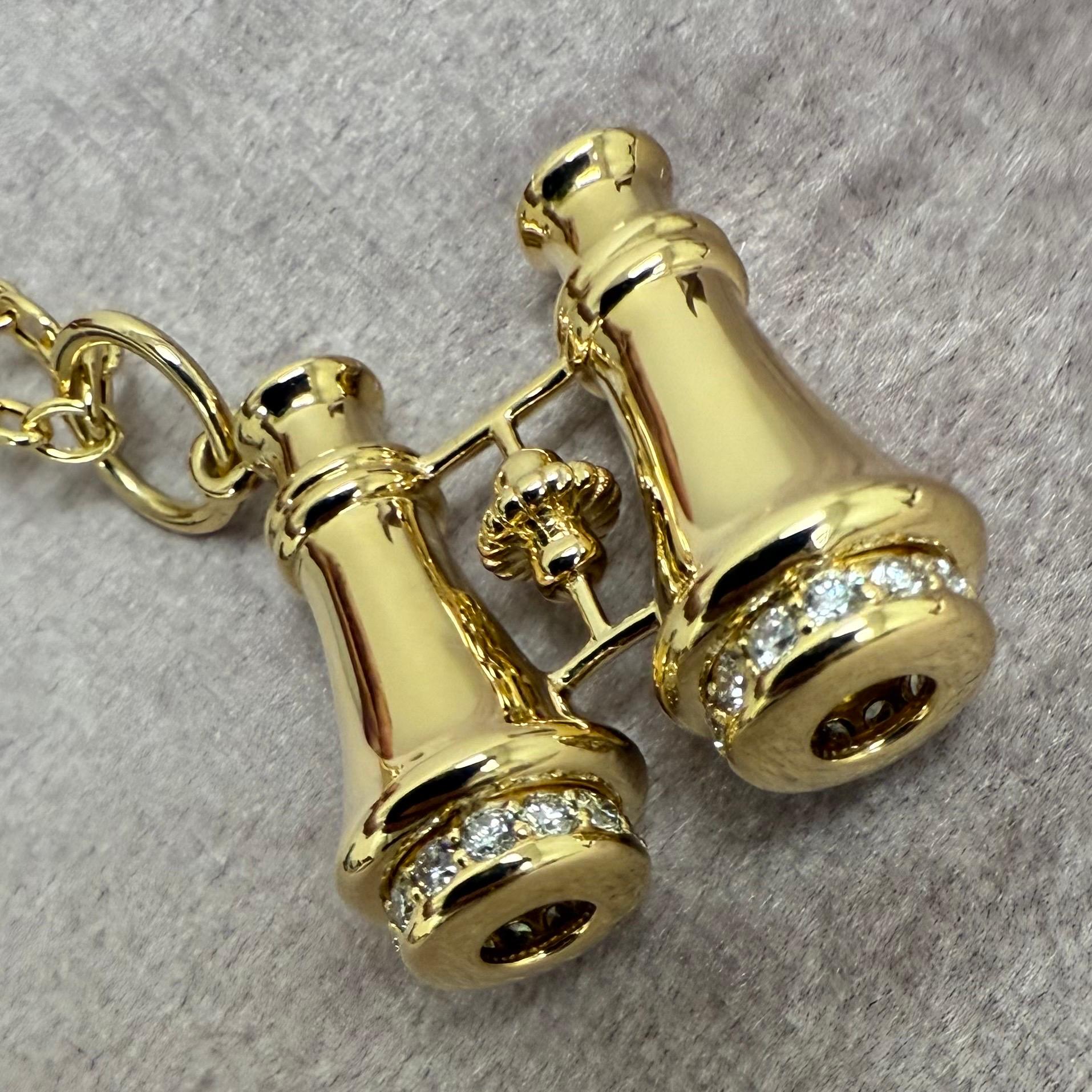 Taille ronde Syna Pendentif breloque binoculaire en or jaune avec diamants en vente
