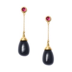 Syna Boucles d'oreilles en goutte en or jaune, onyx noir et rubellite