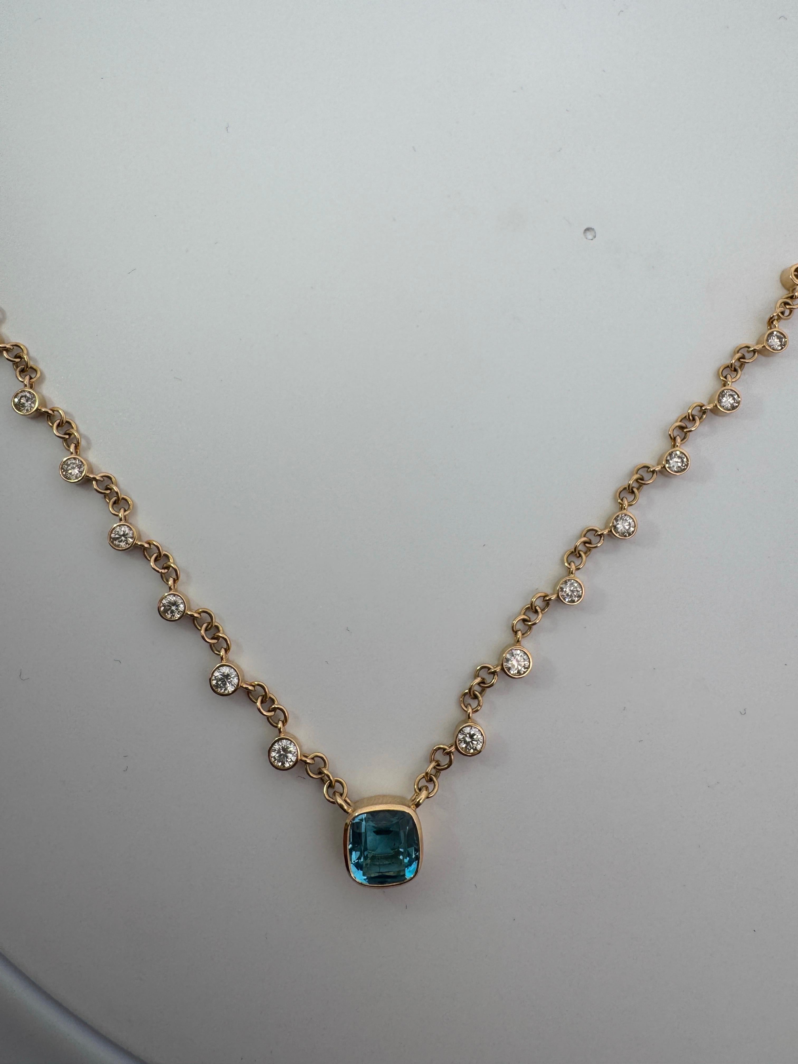 Syna Kissen-Halskette aus Gelbgold mit blauem Topas und Diamanten im Kissenschliff Damen im Angebot