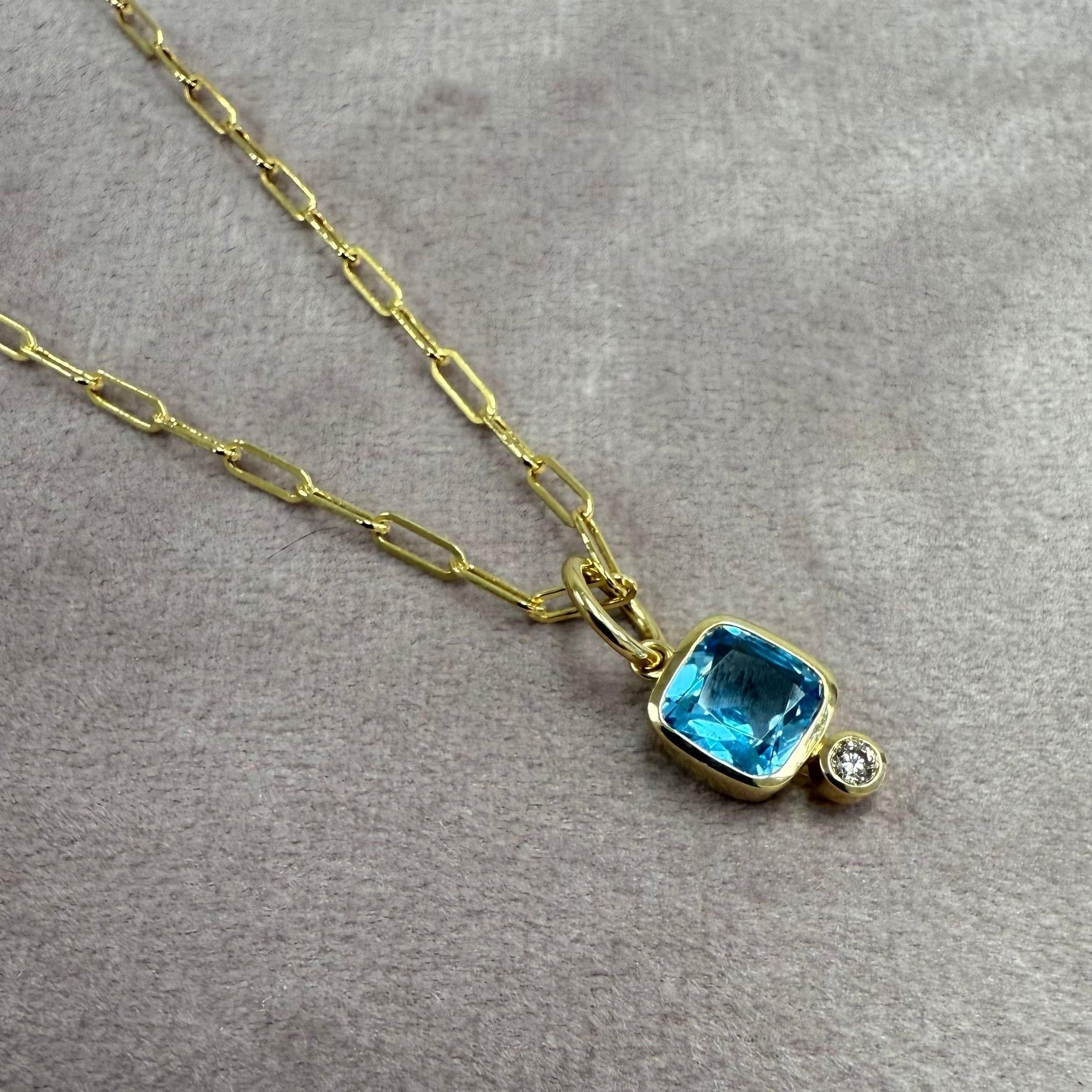 Taille mixte Pendentif en or jaune Syna Topaze bleue et diamant en vente