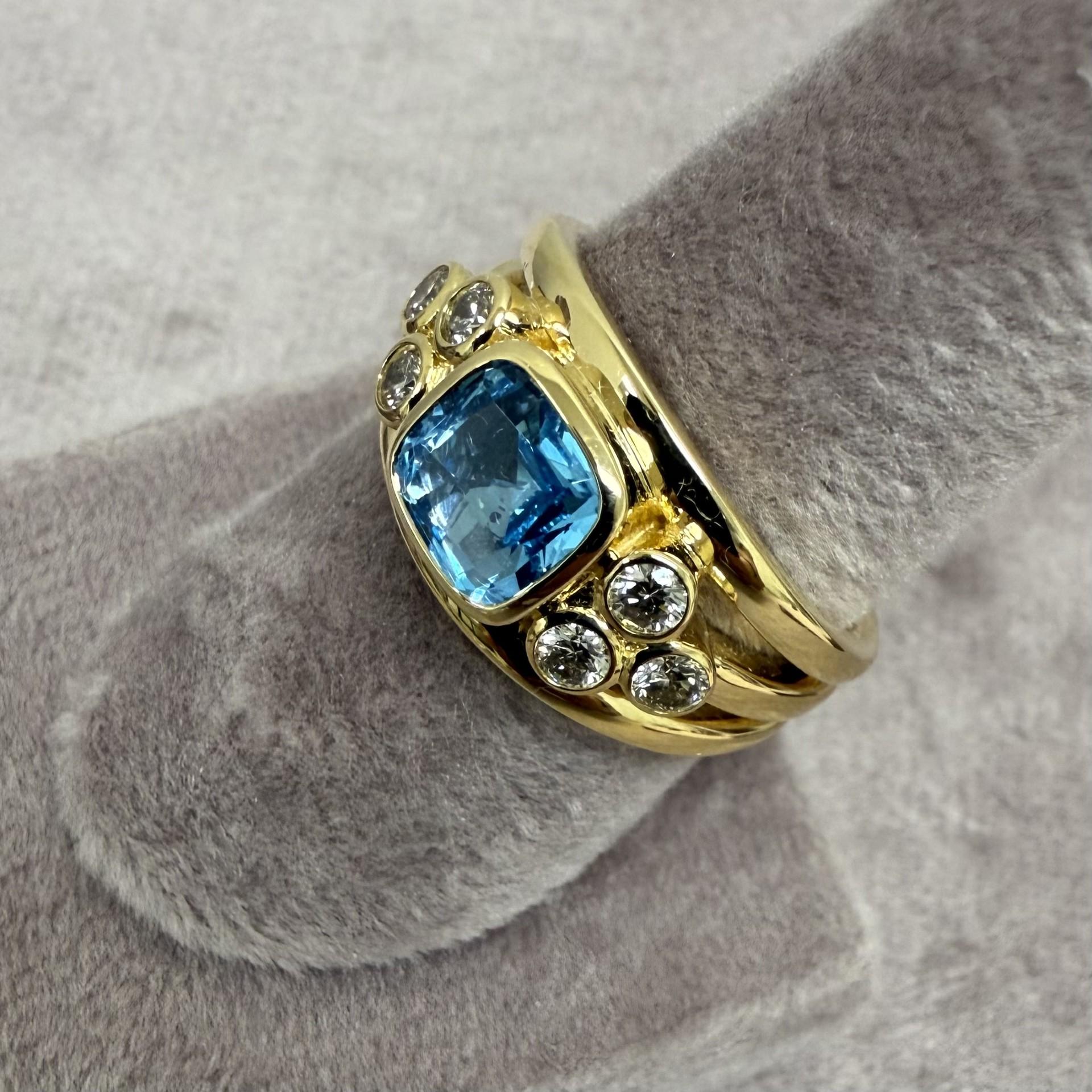 Syna Yellow Gold Blue Topaz Band with Diamonds In New Condition For Sale In Fort Lee, NJ
