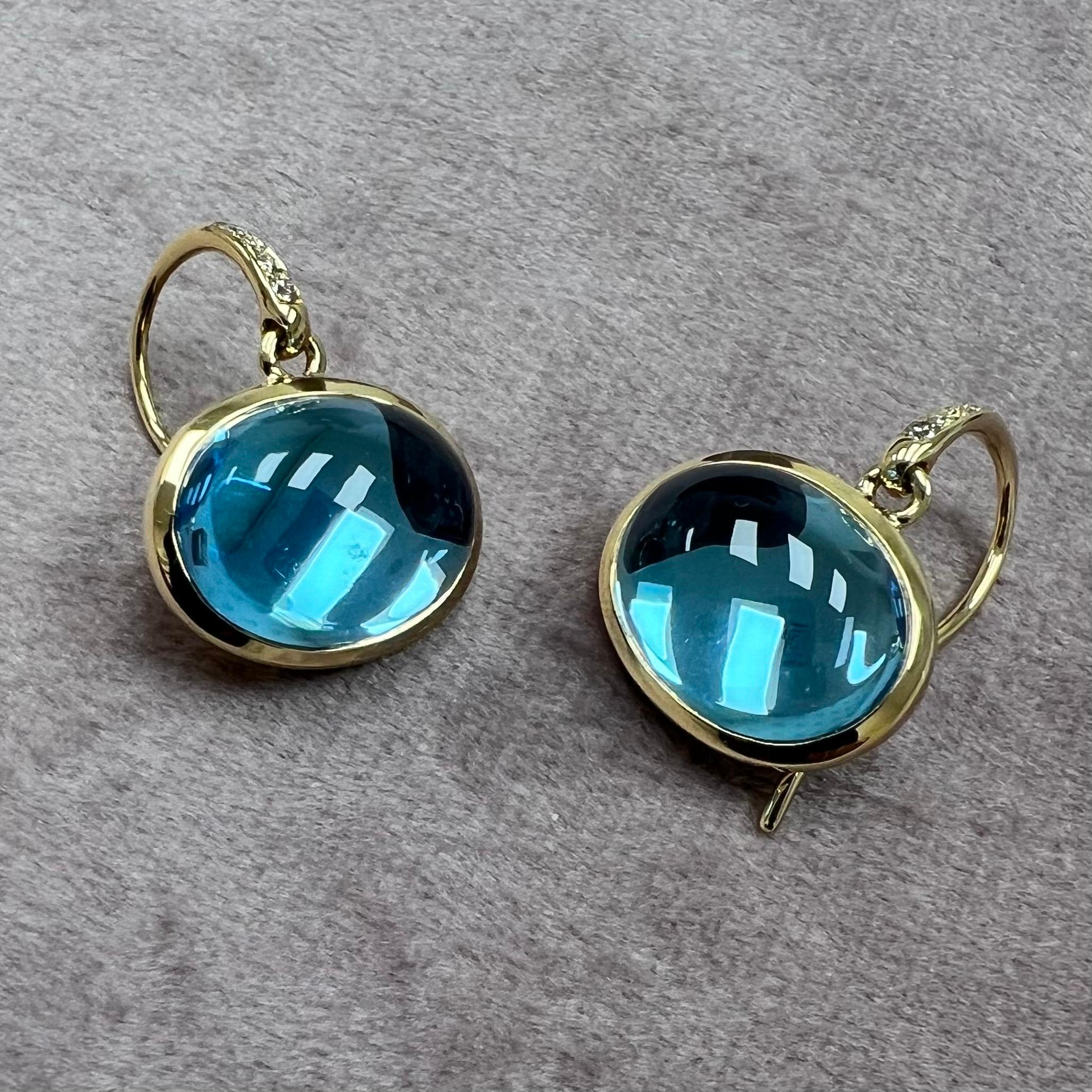 Hergestellt aus 18 Karat Gelbgold
Blauer Topas, ca. 15.50 Karat.
Diamanten ca. 0.05 Karat.
Französischer Draht für durchstochene Ohren
Limitierte Auflage


Über die Designer ~ Dharmesh & Namrata

Dharmesh & Namrata Kothari haben sich von kleinen