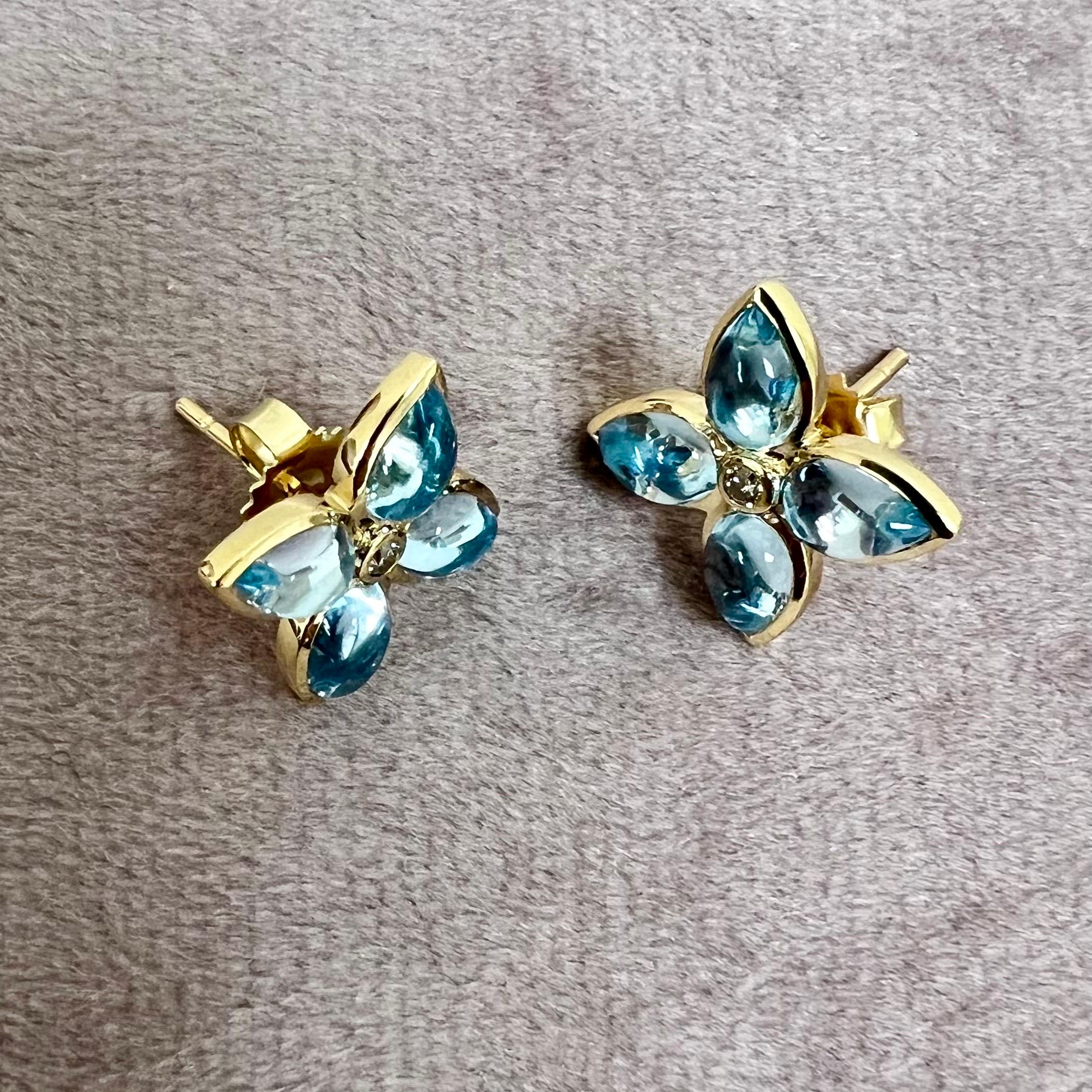 Borchie a fiore in oro giallo Syna con Topazio blu e diamanti In condizioni Nuovo in vendita a Fort Lee, NJ