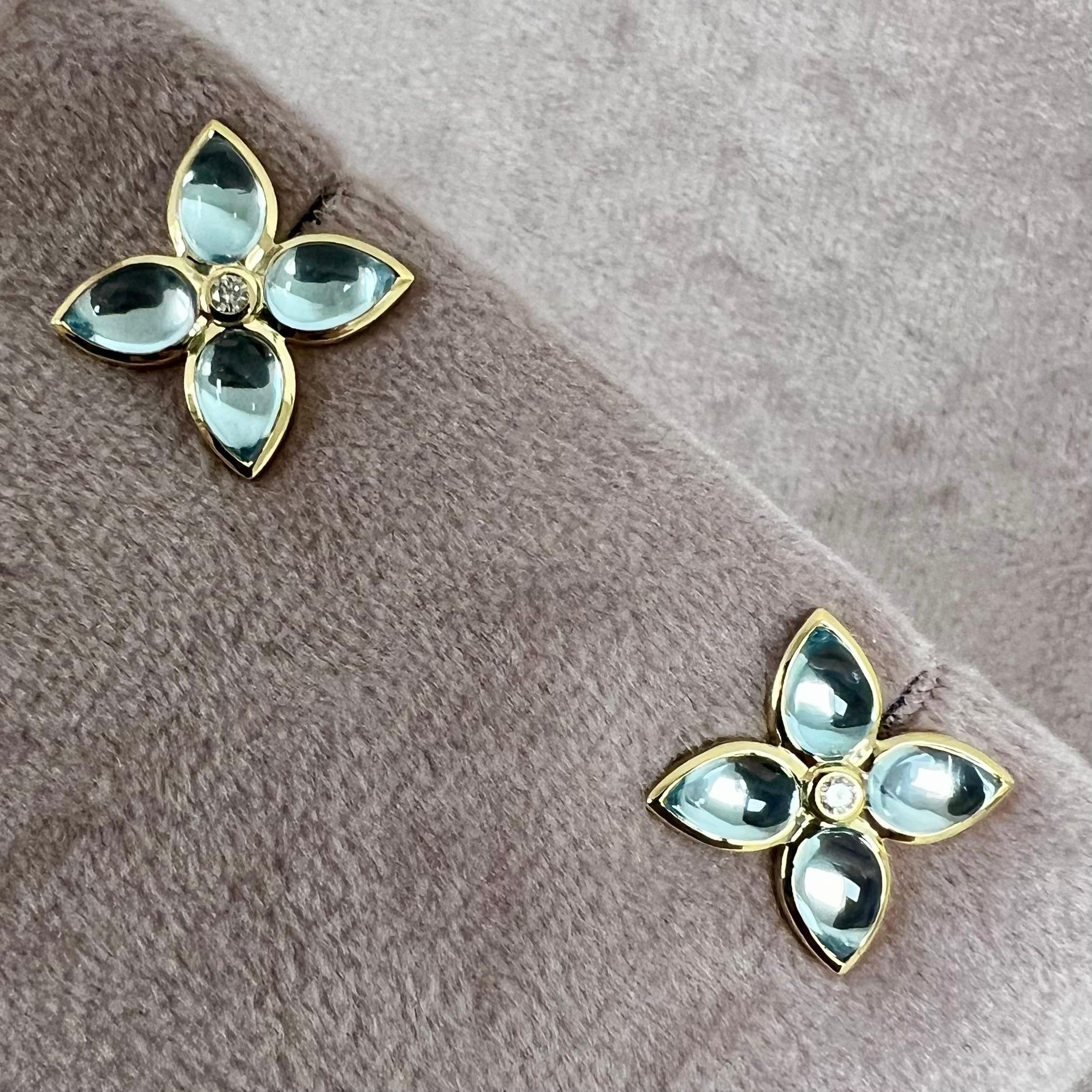 Donna Borchie a fiore in oro giallo Syna con Topazio blu e diamanti in vendita