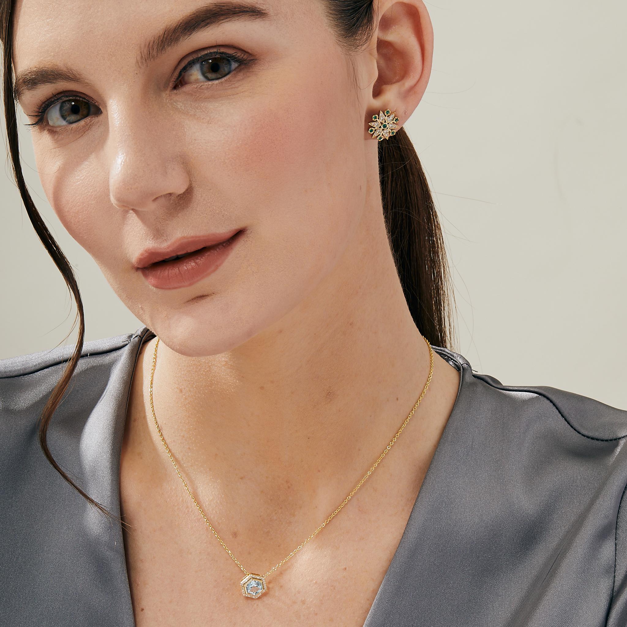 Created in 18 karat yellow gold
Blue topaz 1.50 carats approx.
Diamonds 0.15 carat approx.
18 inch, adjustable at 16-17
Limited edition

Fashioned from 18 karat yellow gold, this limited edition necklace features a magnificent blue topaz gemstone at