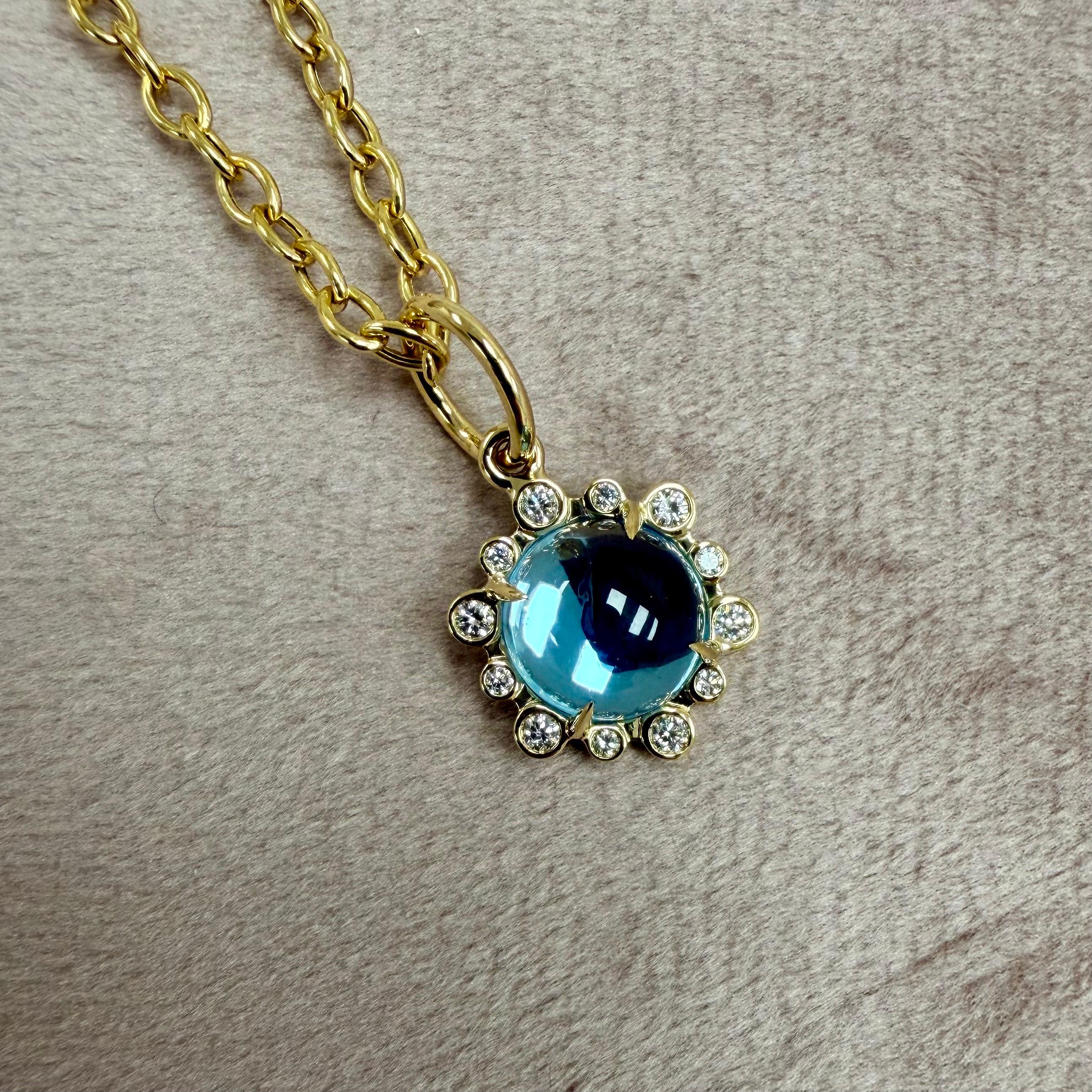 Contemporaneo Ciondolo esagonale in oro giallo Syna con topazio blu e diamanti in vendita