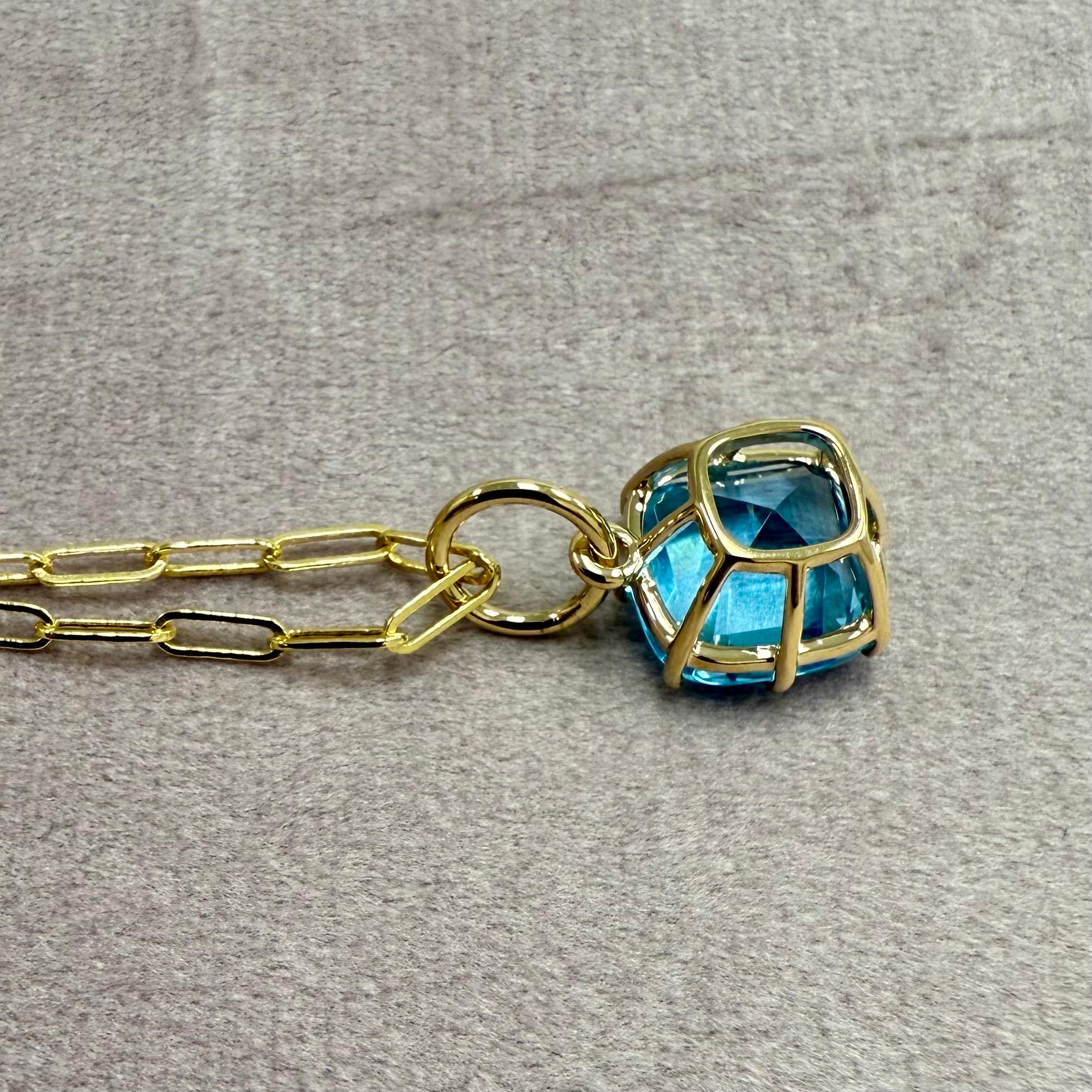 Pendentif Syna en or jaune et topaze bleue Neuf - En vente à Fort Lee, NJ