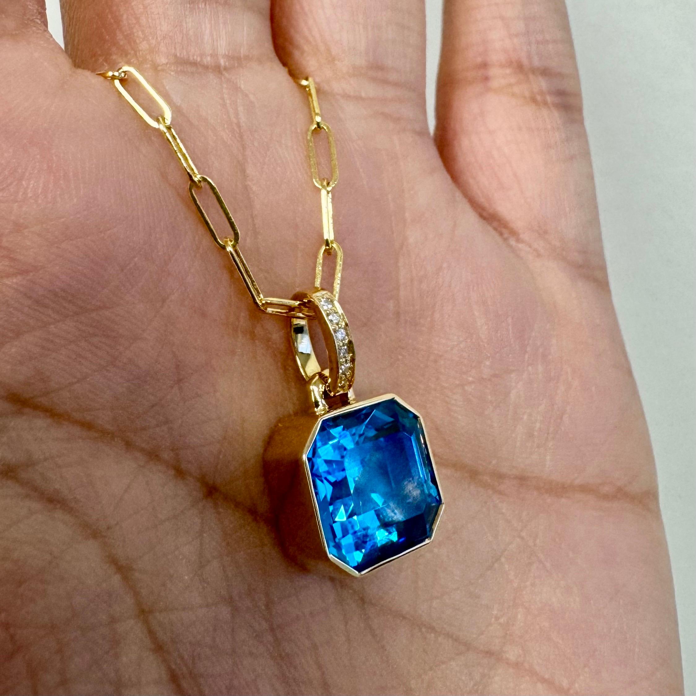 Taille mixte Syna Yellow Gold Blue Topaz Pendant Necklace with Diamonds en vente