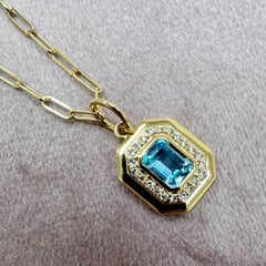 Colgante de oro amarillo Syna de topacio azul con diamantes