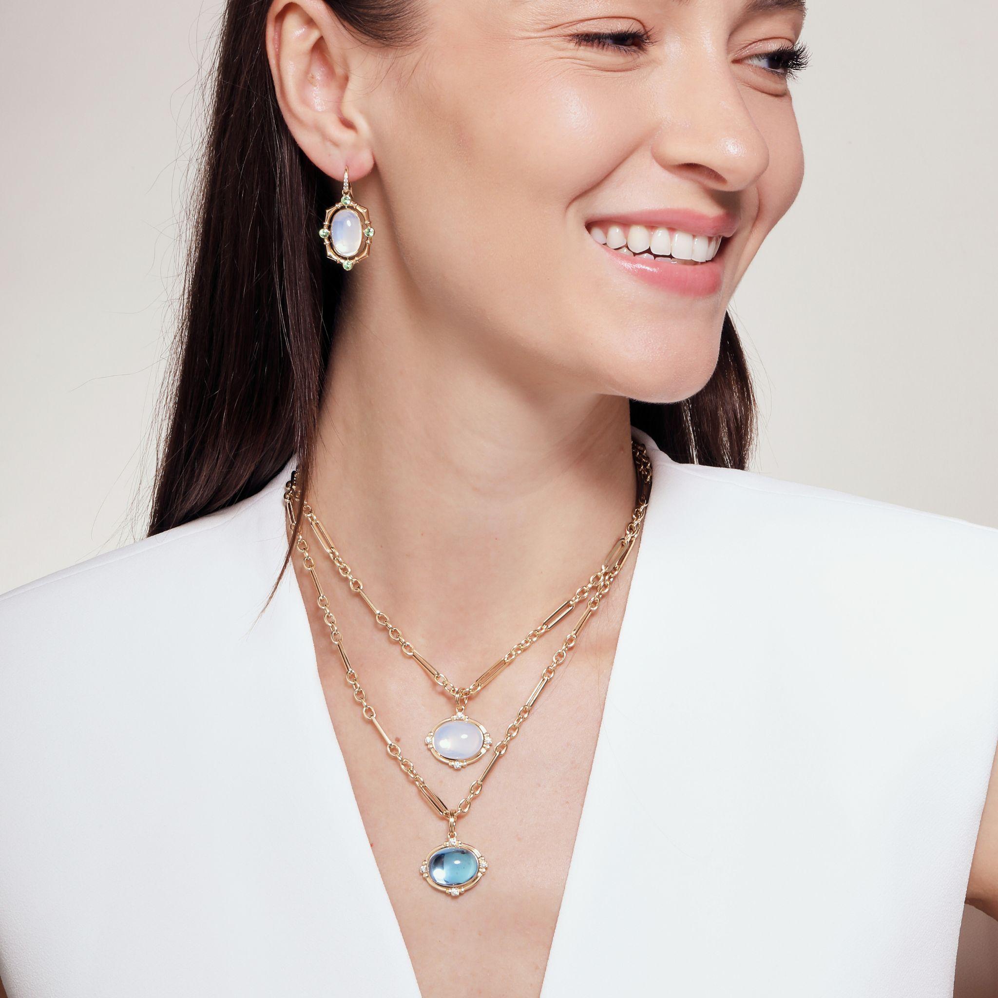Taille mixte Pendentif Syna en or jaune et topaze bleue avec diamants en vente