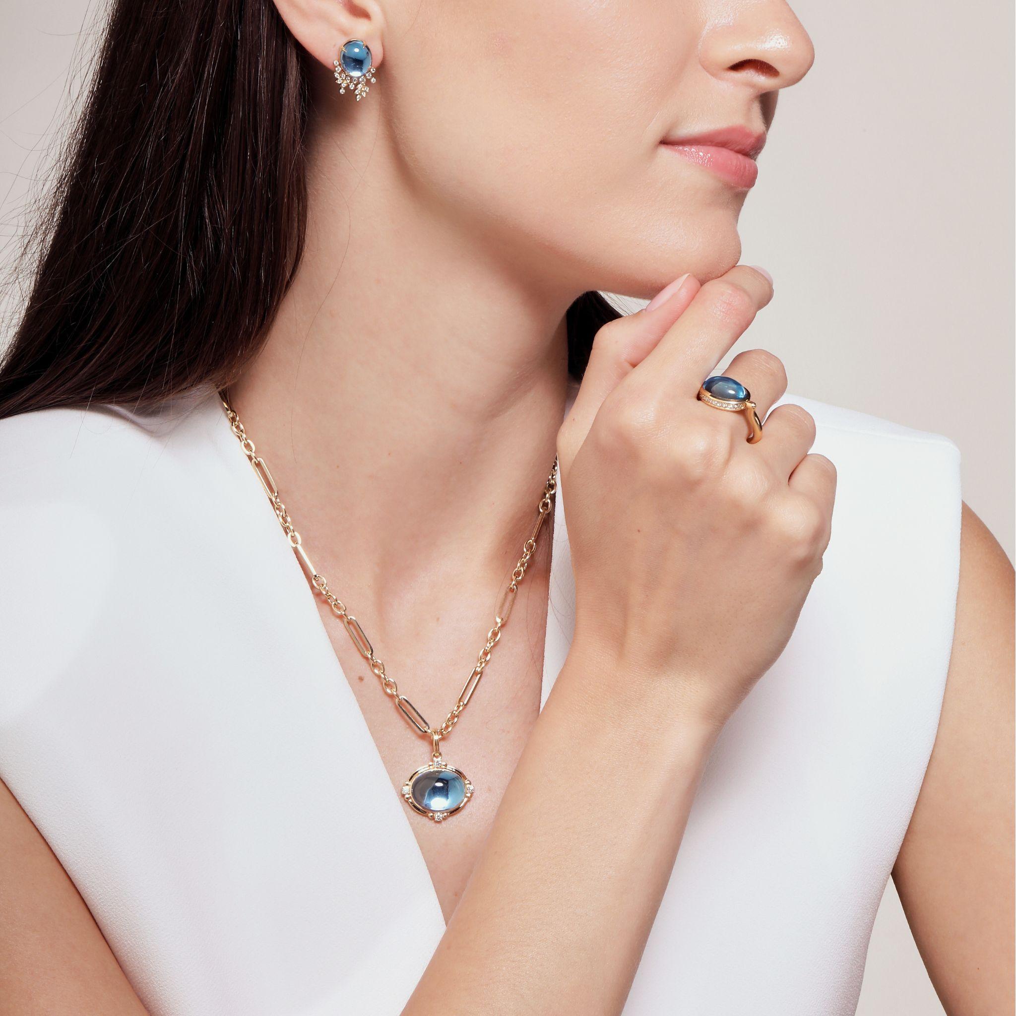 Contemporain Pendentif Syna en or jaune et topaze bleue avec diamants en vente