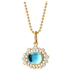Colgante de oro amarillo Syna de topacio azul con diamantes