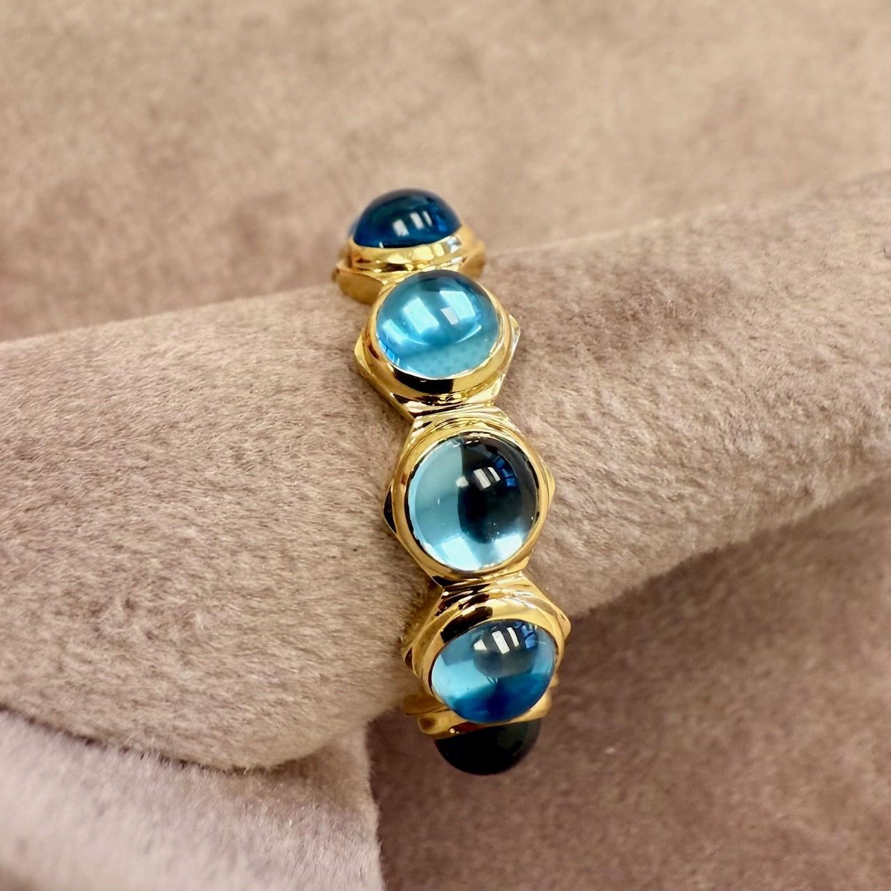 Contemporaneo Anello Syna in oro giallo con topazio blu in vendita