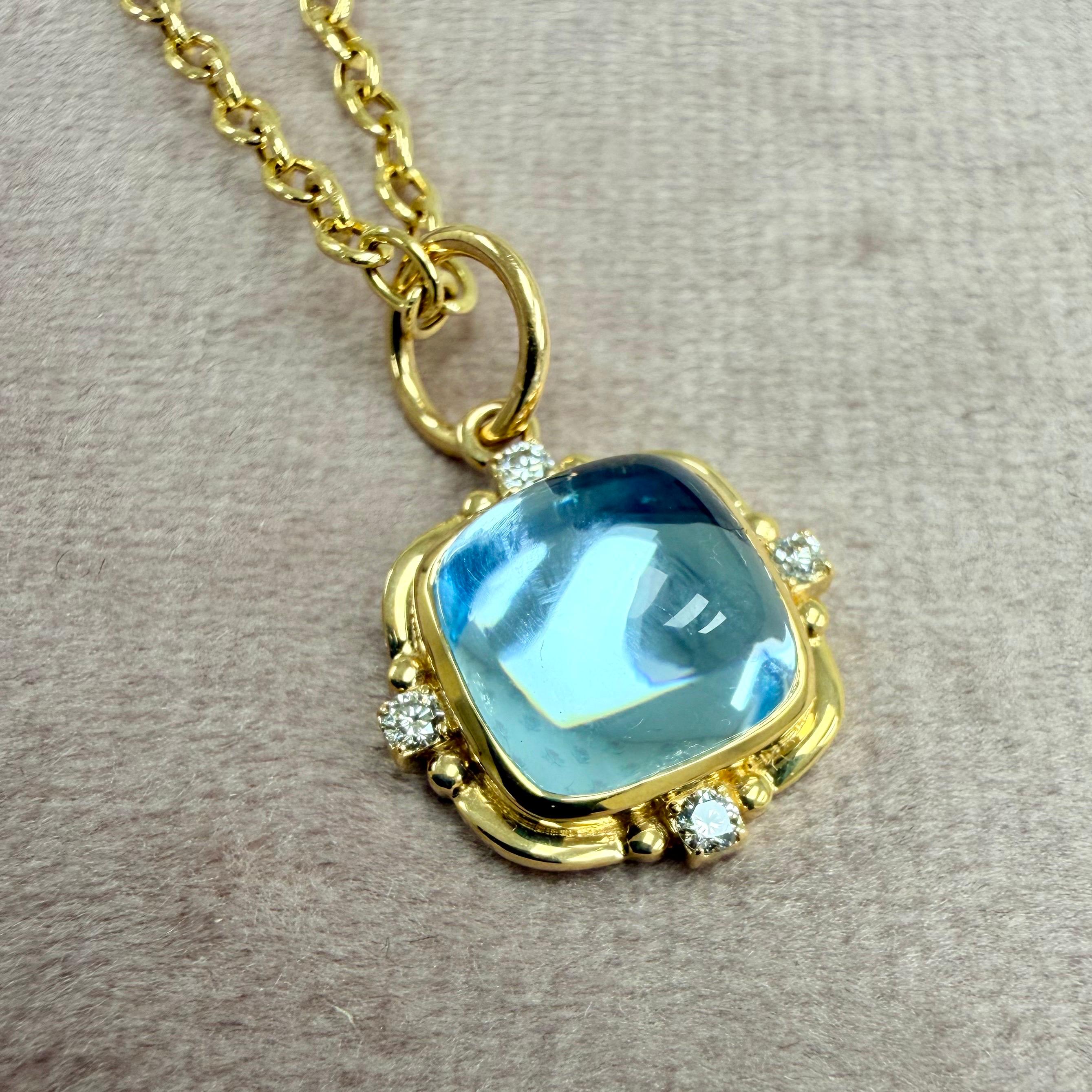 Creato in oro giallo 18 carati
Topazio blu 7 carati circa.
Diamanti 0,11 carati circa.
Catena venduta separatamente



 Informazioni sui designer ~ Dharmesh & Namrata

Traendo ispirazione dalle piccole cose, Dharmesh & Namrata Kothari hanno creato