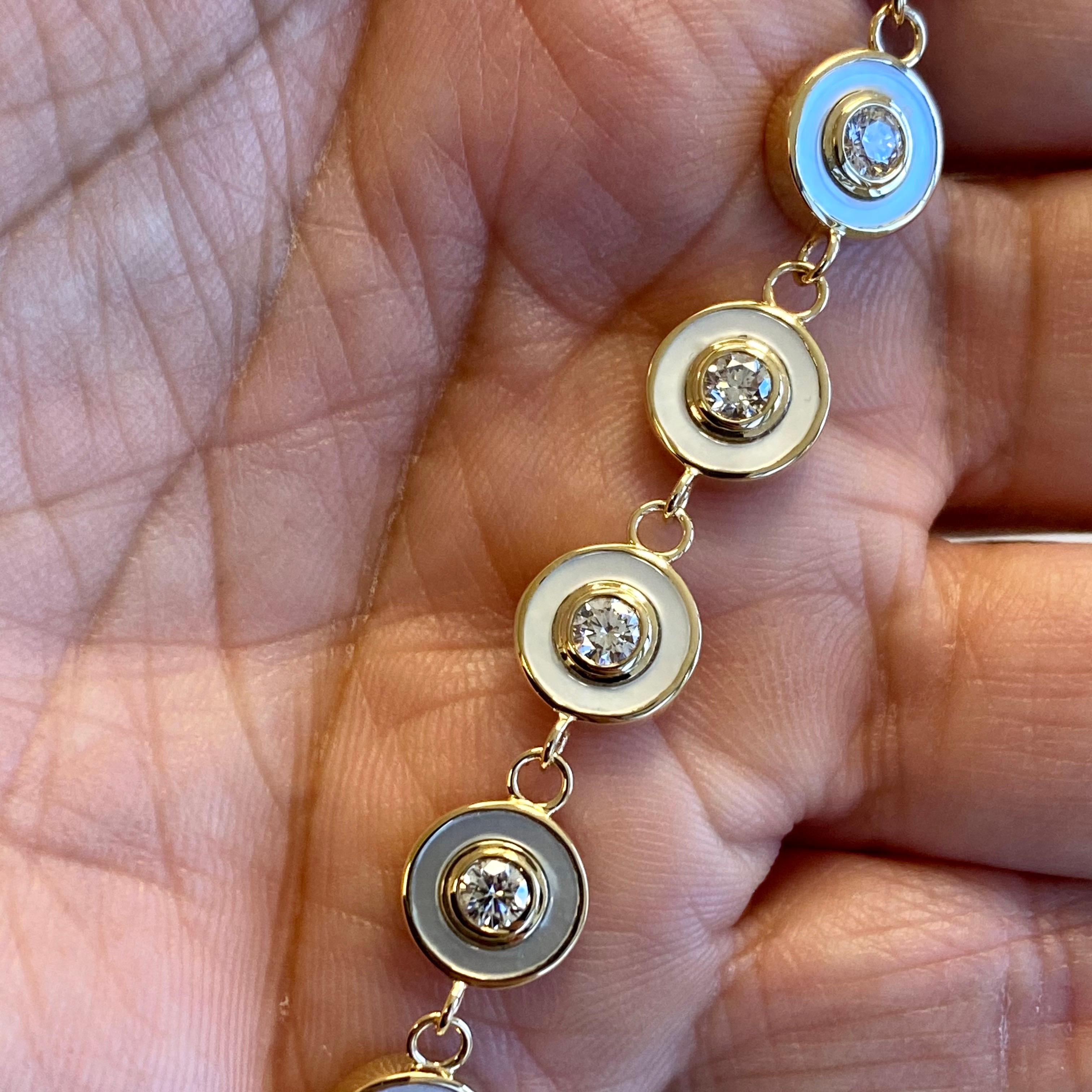 Syna Yellow Gold Bracelet with Mother of Pearl and Diamonds In New Condition For Sale In Fort Lee, NJ