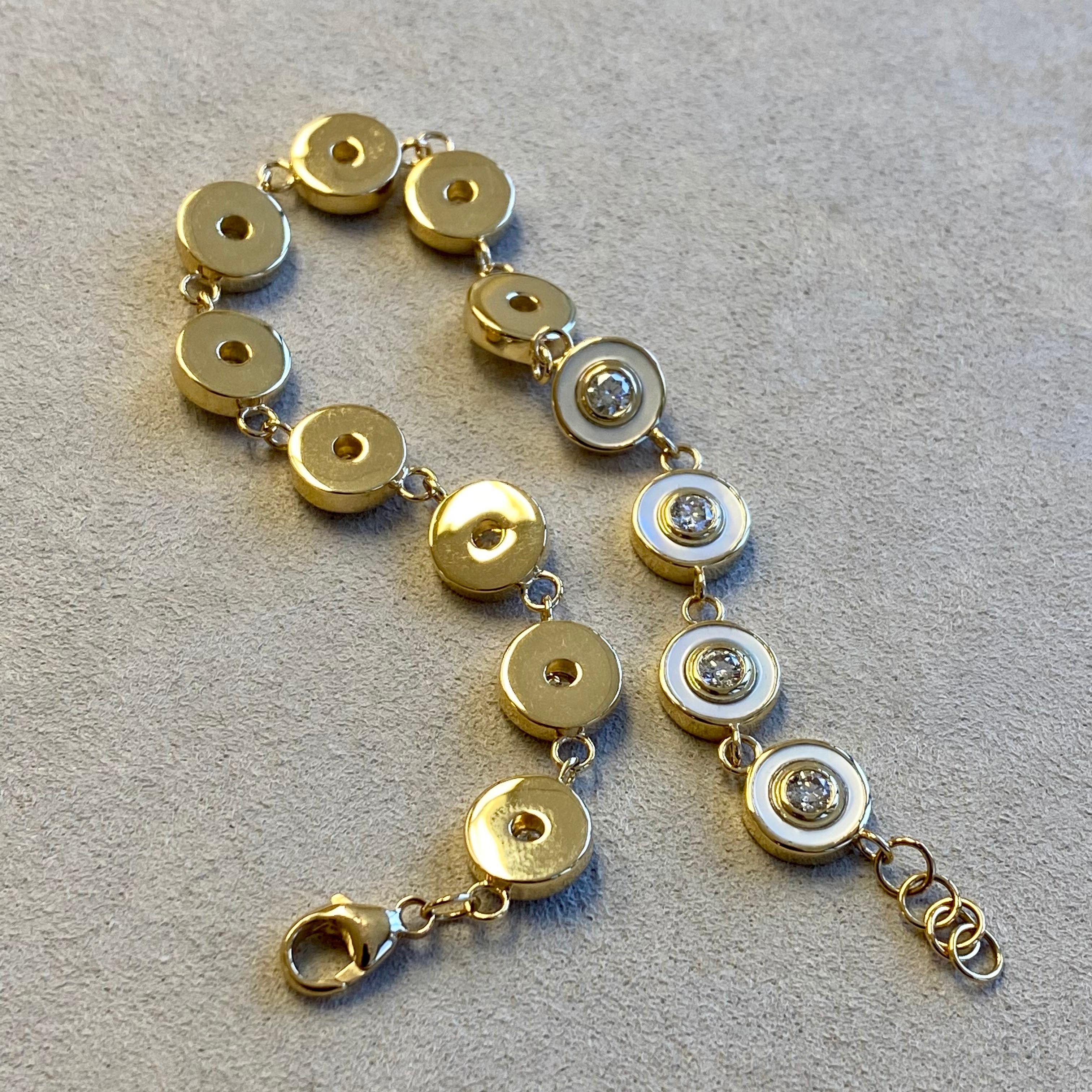 Syna Yellow Gold Bracelet with Mother of Pearl and Diamonds For Sale 1