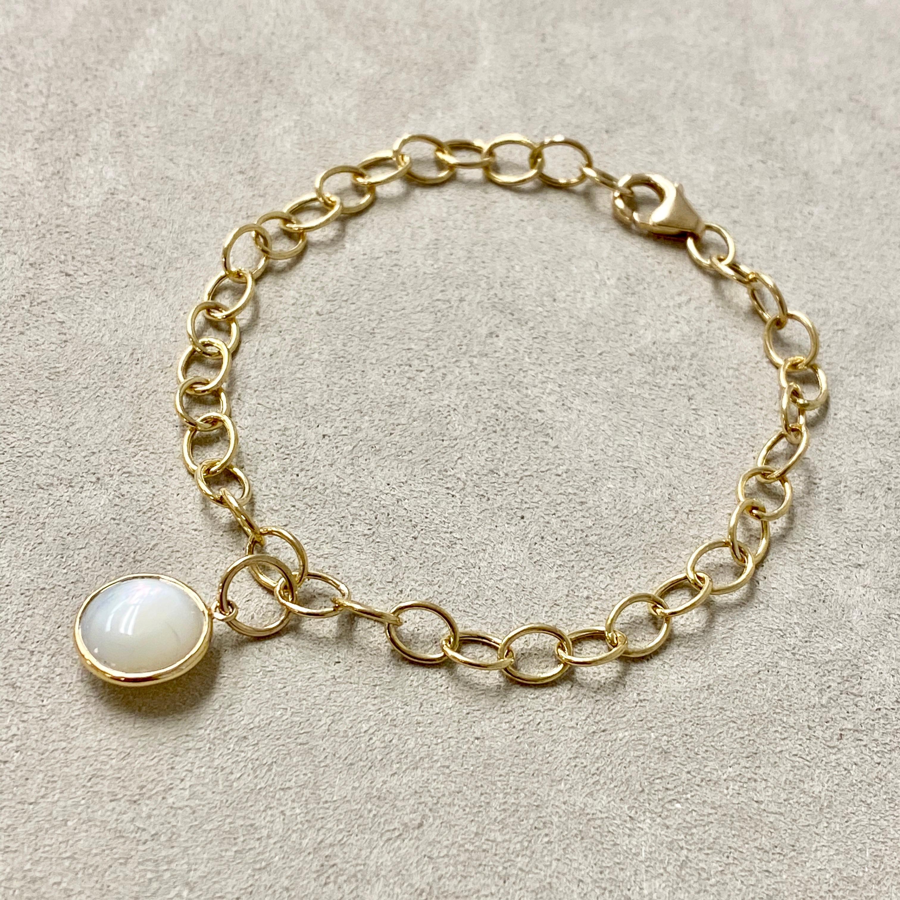 Created in 18 karat yellow gold
Mother of Pearl 3.5 cts approx 
7 inches length with lobster clasp

Exquisitely crafted from 18 karat yellow gold and adorned with 3.5 carats of luminous Mother of Pearl, this 7-inch-long Bracelets is fastened with a