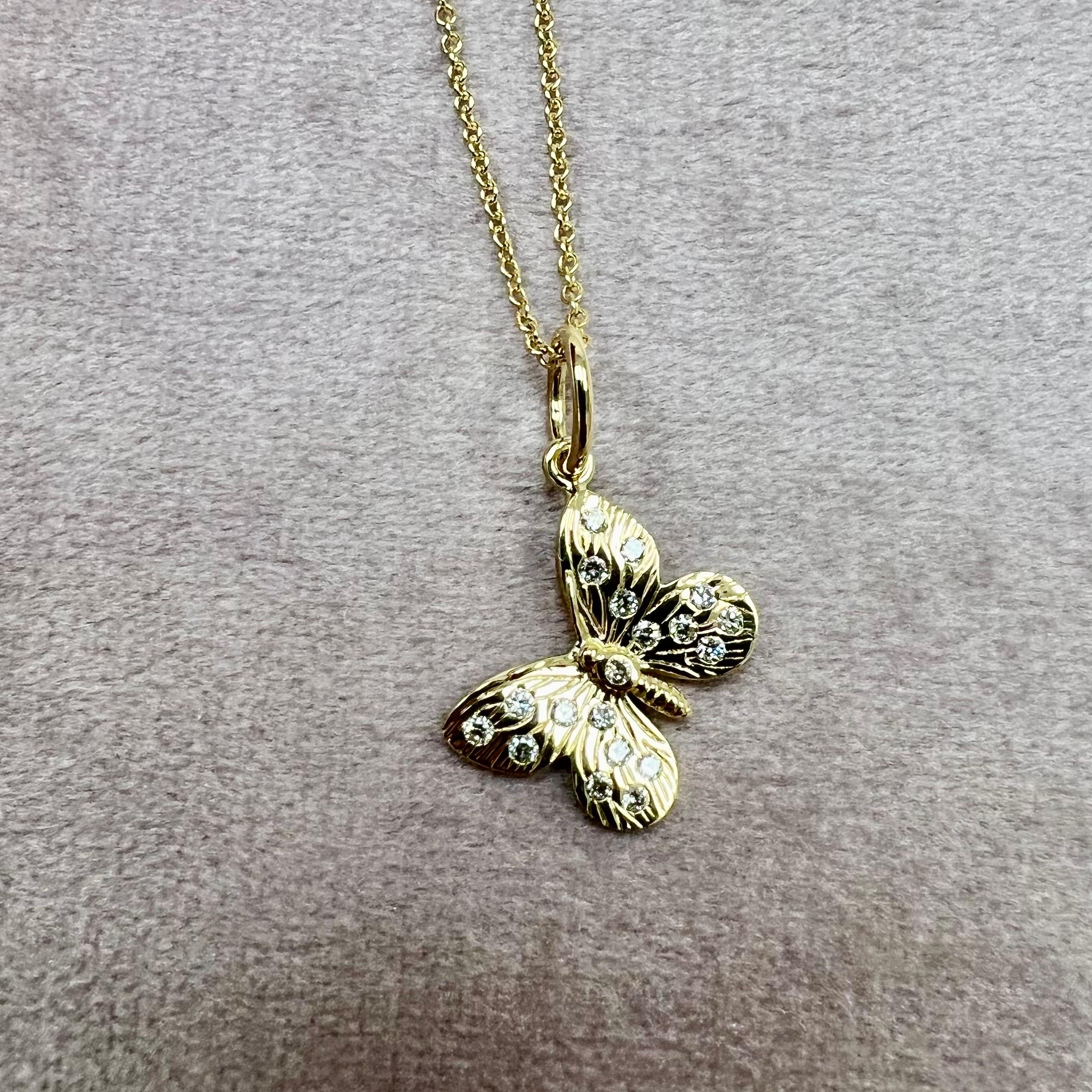Contemporaneo Ciondolo a forma di farfalla in oro giallo Syna con diamanti in vendita