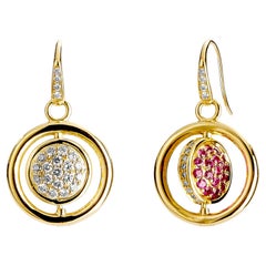 Syna Dreh-Ohrringe aus Gelbgold mit Chakra-Rubinen und Diamanten