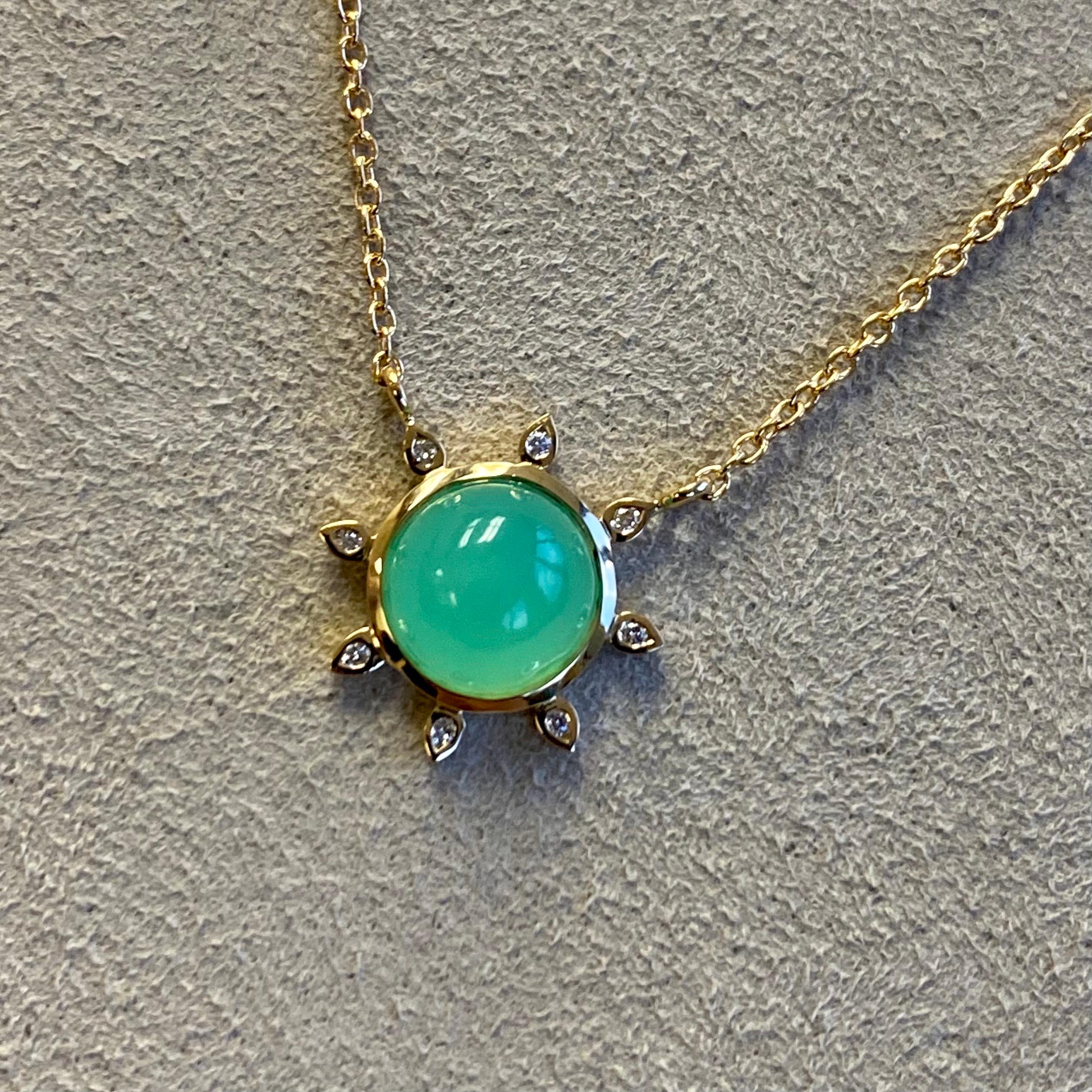 Created in 18 karat yellow gold
Chrysoprase 2 carats approx.
Diamonds 0.04 carat approx.
18 inch length, adjustable at 16-17
Limited edition

Constructed from 18 karat yellow gold, this limited edition necklace features a Chrysoprase gemstone