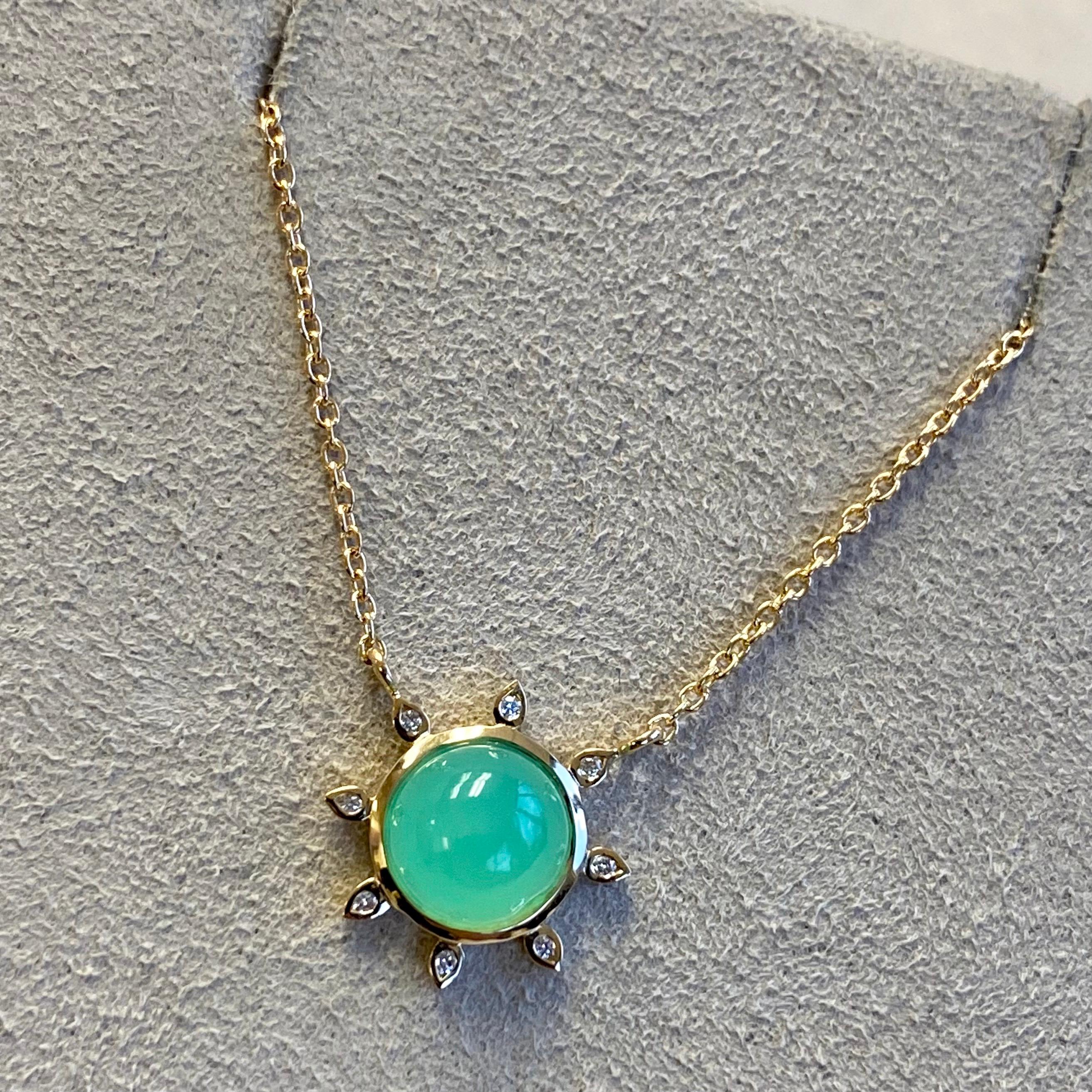 Round Cut Syna Yellow Gold Chrysoprase Necklace with Diamonds For Sale