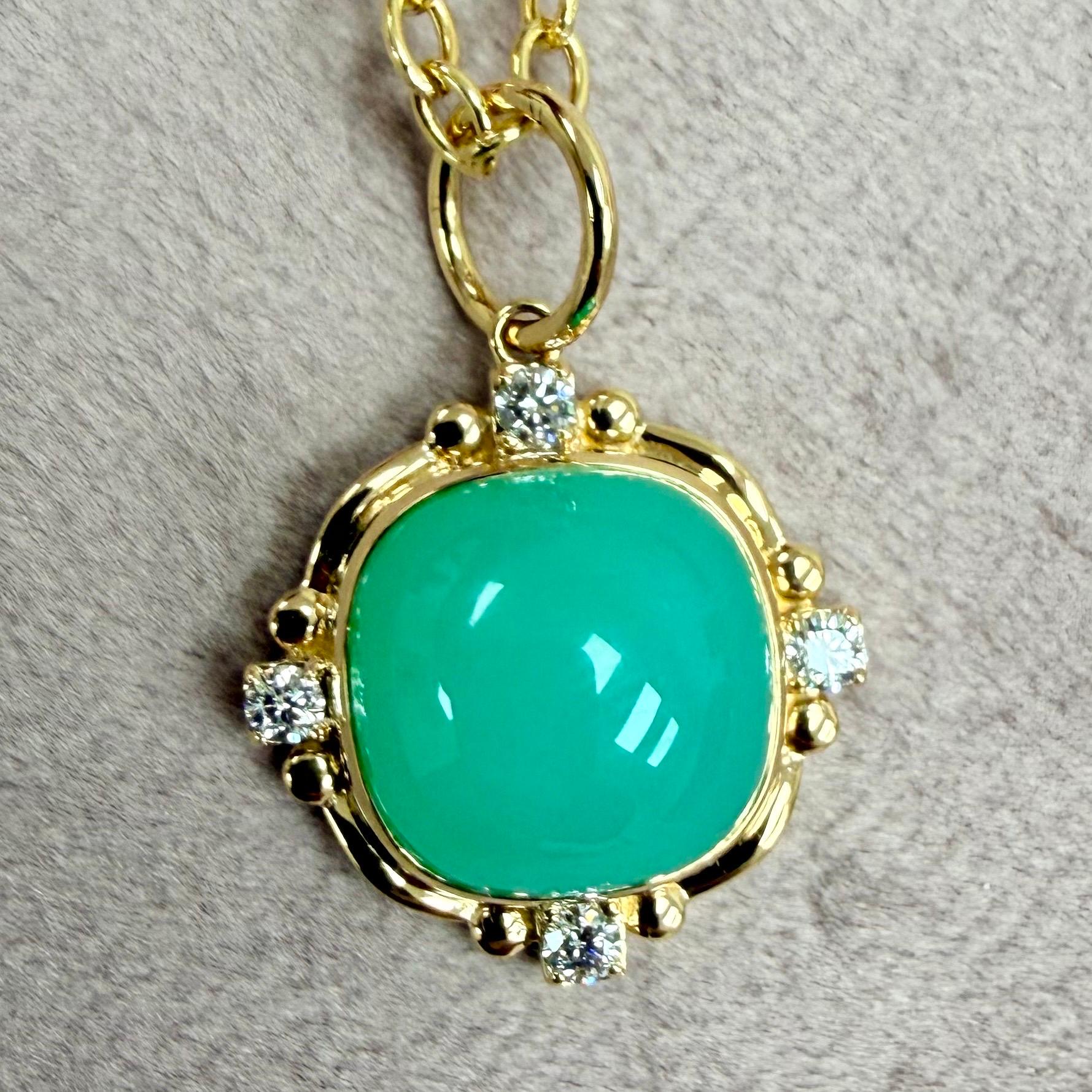 Créé en or jaune 18 carats
Chrysoprase 8.50 carats environ.
Diamants 0,20 carat environ
Chaîne vendue séparément



 À propos des concepteurs ~ Dharmesh & Namrata

S'inspirant de petites choses, Jewell et Namrata Kothari ont créé une collection