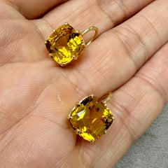 Pendientes Syna de oro amarillo con citrino en forma de cojín