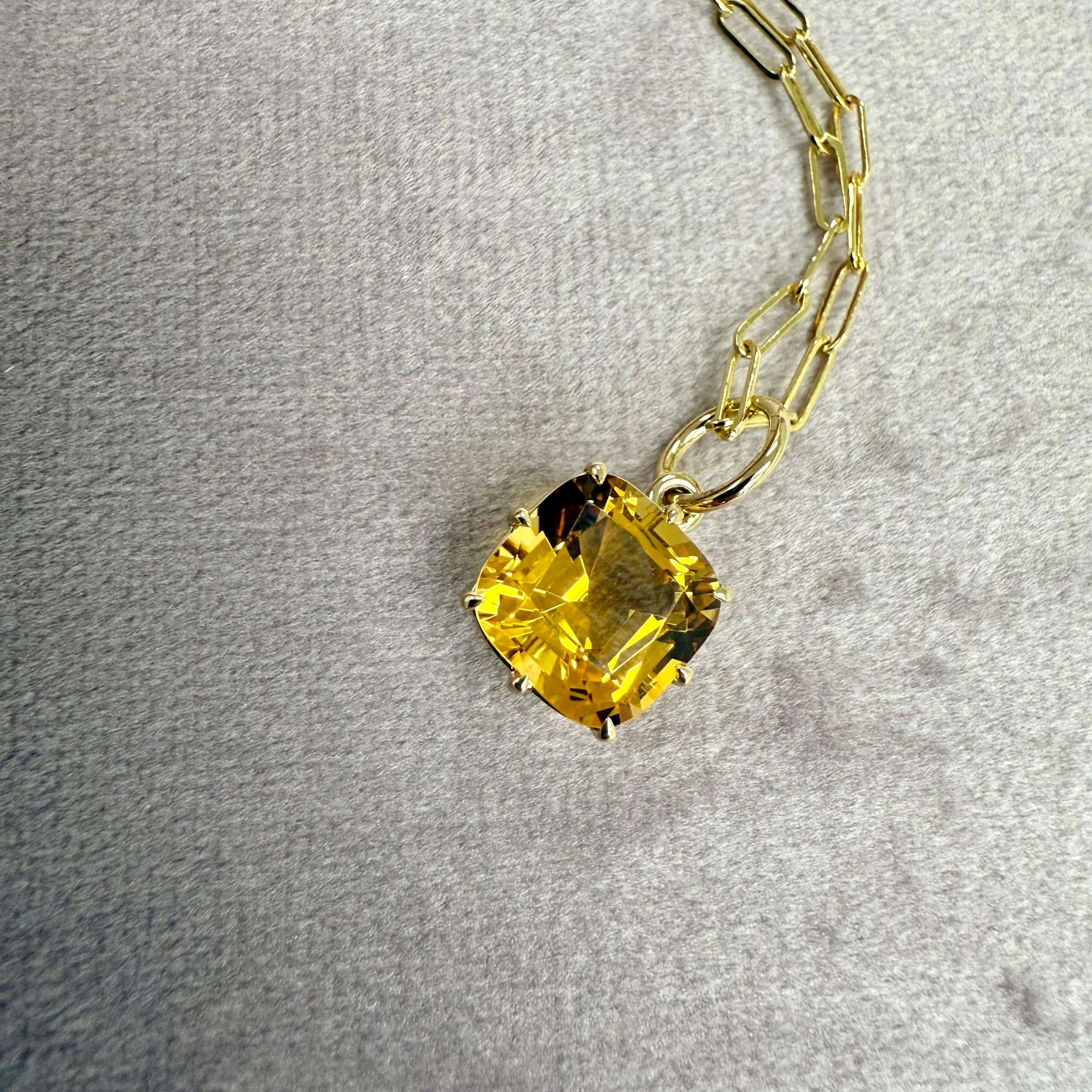 Contemporaneo Syna Yellow Gold Citrine Pendant in vendita