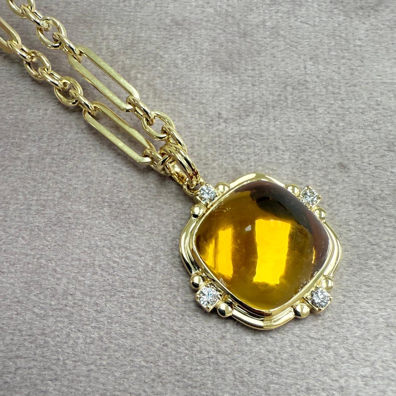 Contemporaneo Ciondolo a forma di Pan di Zucchero in oro giallo Syna con diamanti in vendita