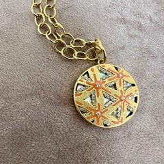 Colgante Flora de Coral de Oro Amarillo Syna con Madreperla y Diamantes