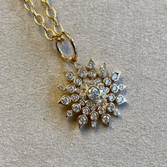 Syna Gelbgold-Anhänger mit kosmischem Starburst-Anhänger mit Diamanten