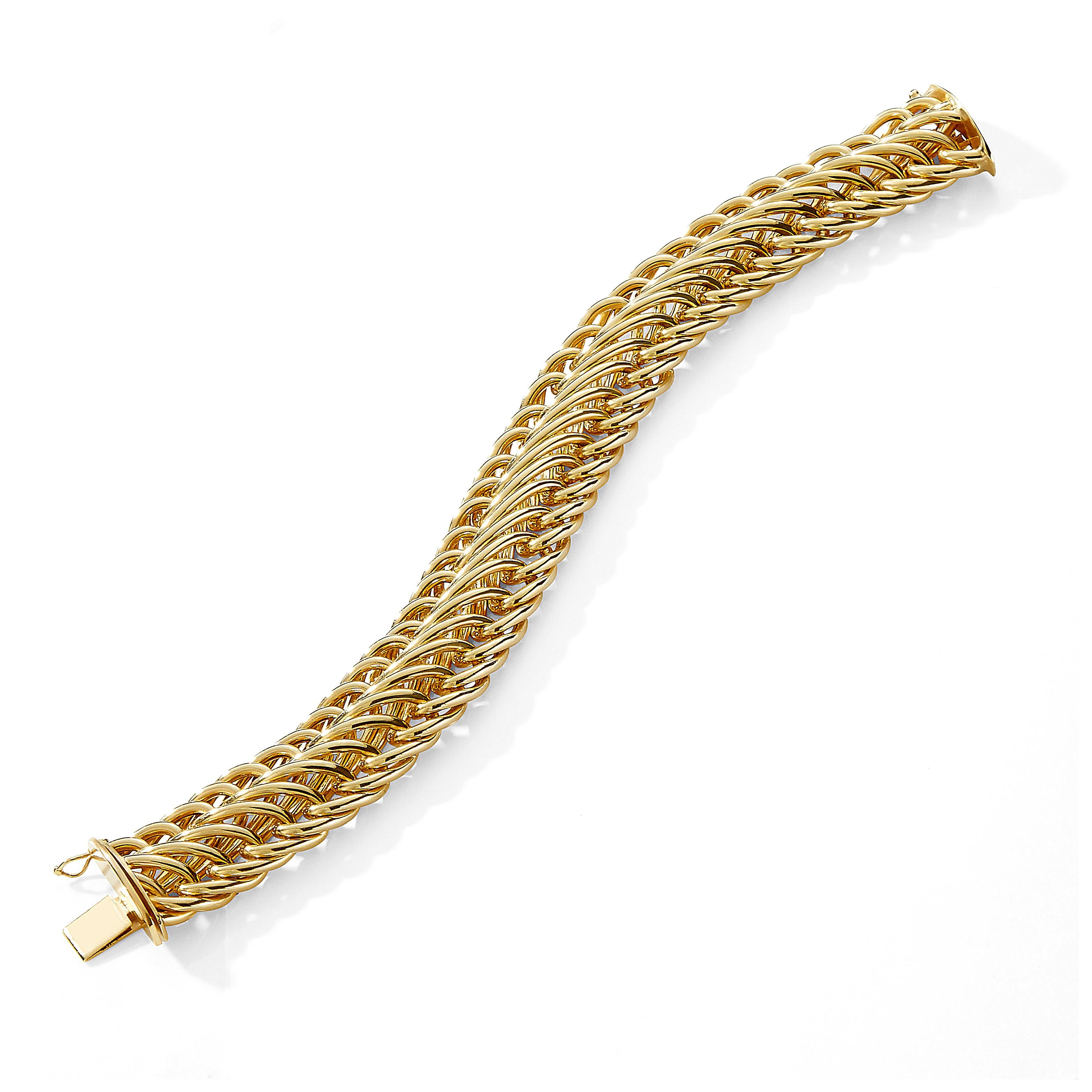 Created in 18 karat yellow gold
7 inch length with box clasp
Safety closure 

Crafted in luxurious 18 karat yellow gold, this 8-inch-long bracelet can be clasped at any desired length, while other size options are also available.

About the