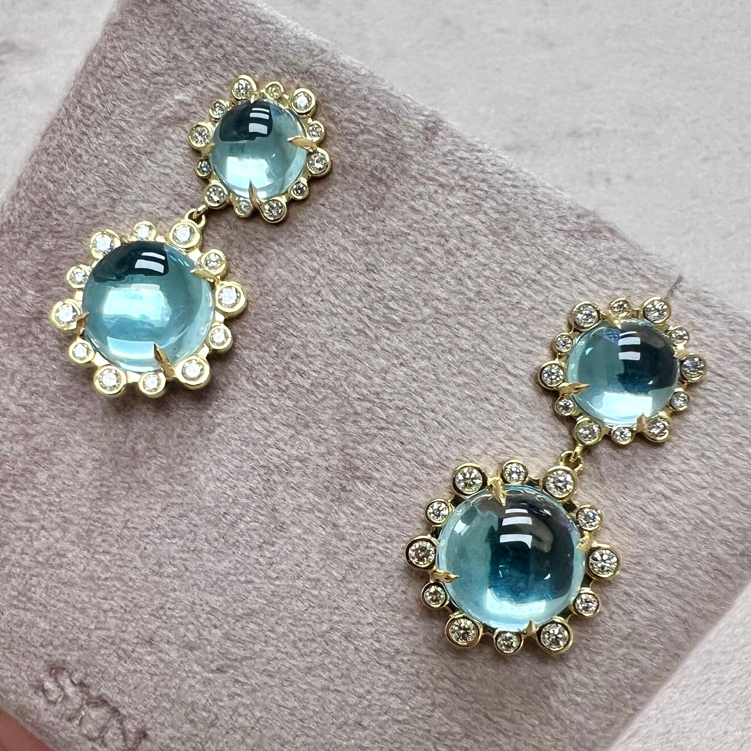 Contemporain Syna Boucles d'oreilles doubles en or jaune avec topaze bleue et diamants en vente