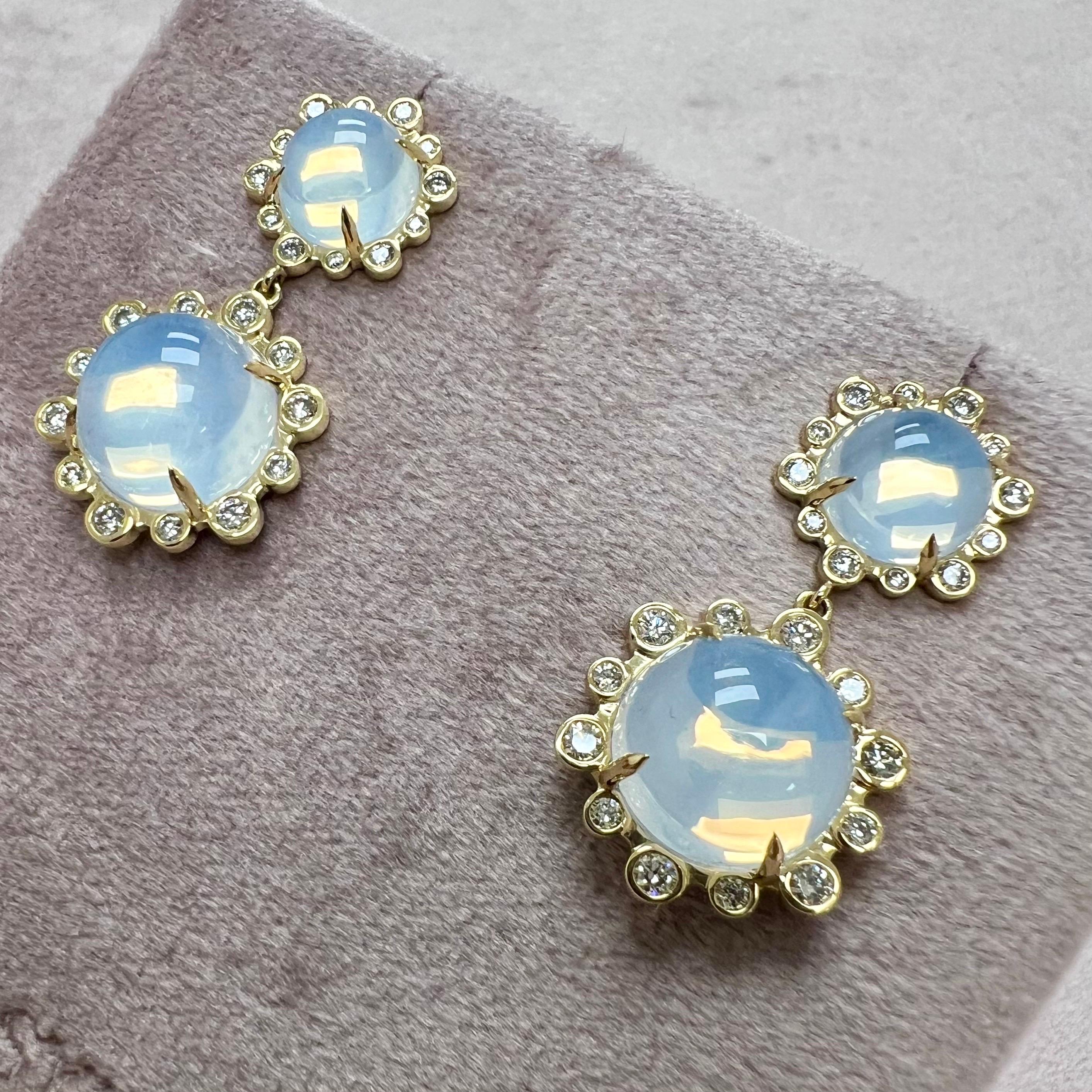 Contemporain Syna Boucles d'oreilles doubles en or jaune avec quartz de lune et diamants en vente