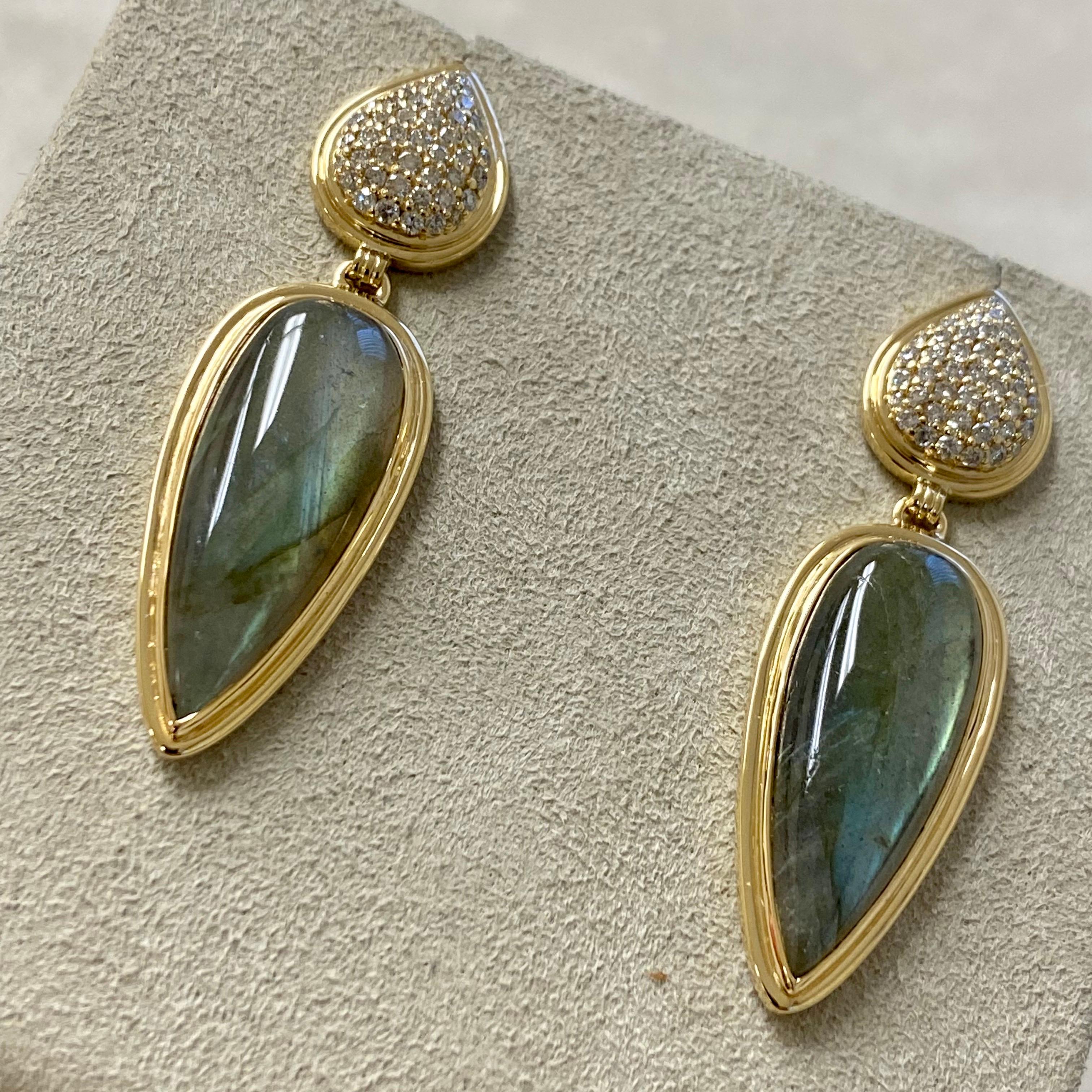 Syna Yellow Gold Earrings with Labradorite and Diamonds In New Condition For Sale In Fort Lee, NJ