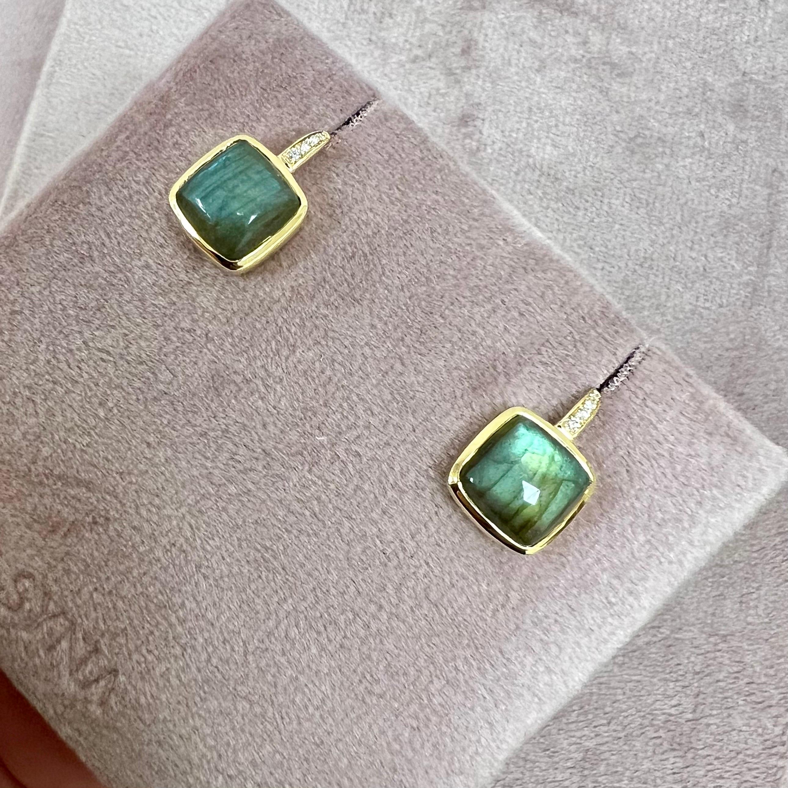 Created in 18 karat yellow gold
Labradorite 8 carats approx.
Diamonds 0.05 carat approx.
French wire for pierced ears
Limited edition

Composed in 18 karat golden hue, these limited edition earrings comprise 8 carats of labradorite and around 0.05