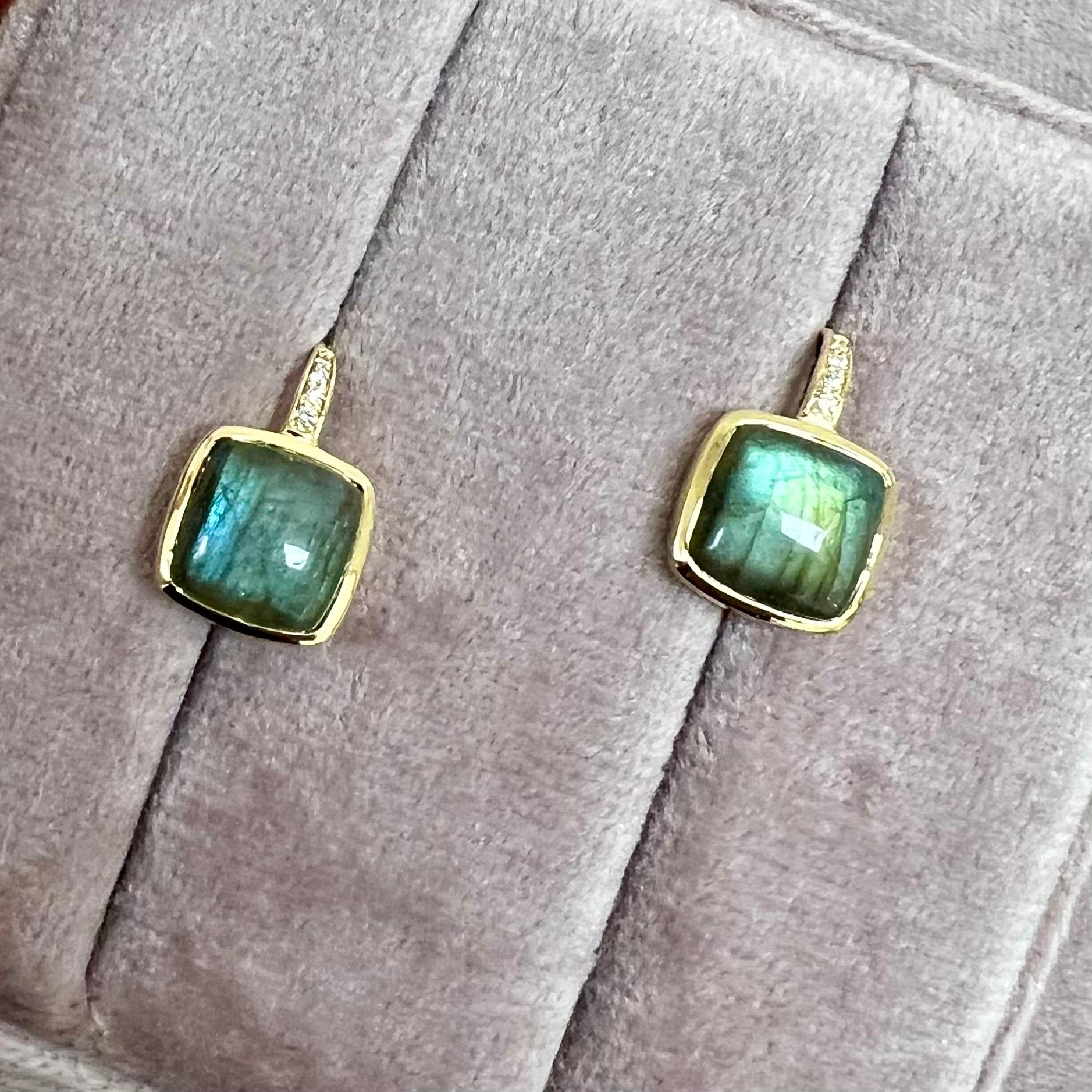Sugarloaf Cabochon Syna Yellow Gold Earrings with Labradorite and Diamonds For Sale