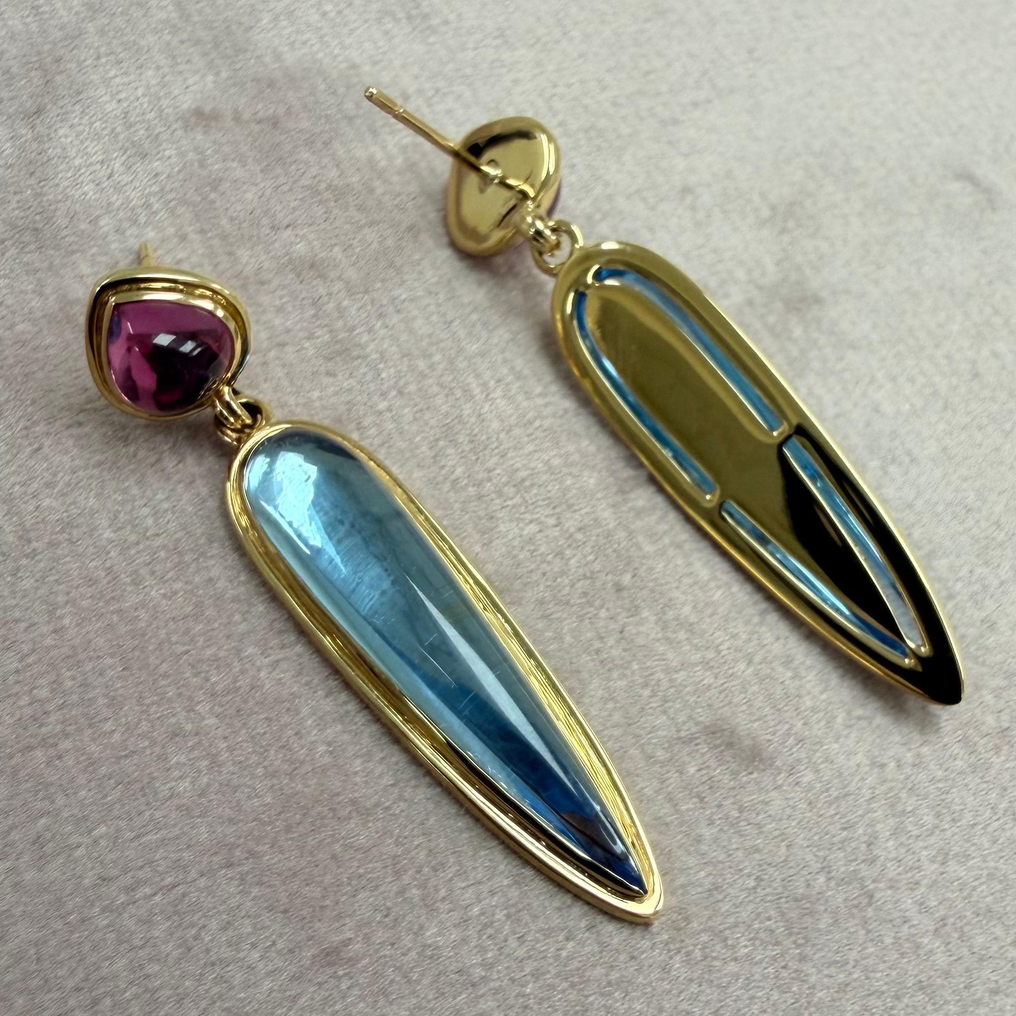 Contemporaneo Orecchini Syna in oro giallo con tormalina rosa e topazio blu in vendita