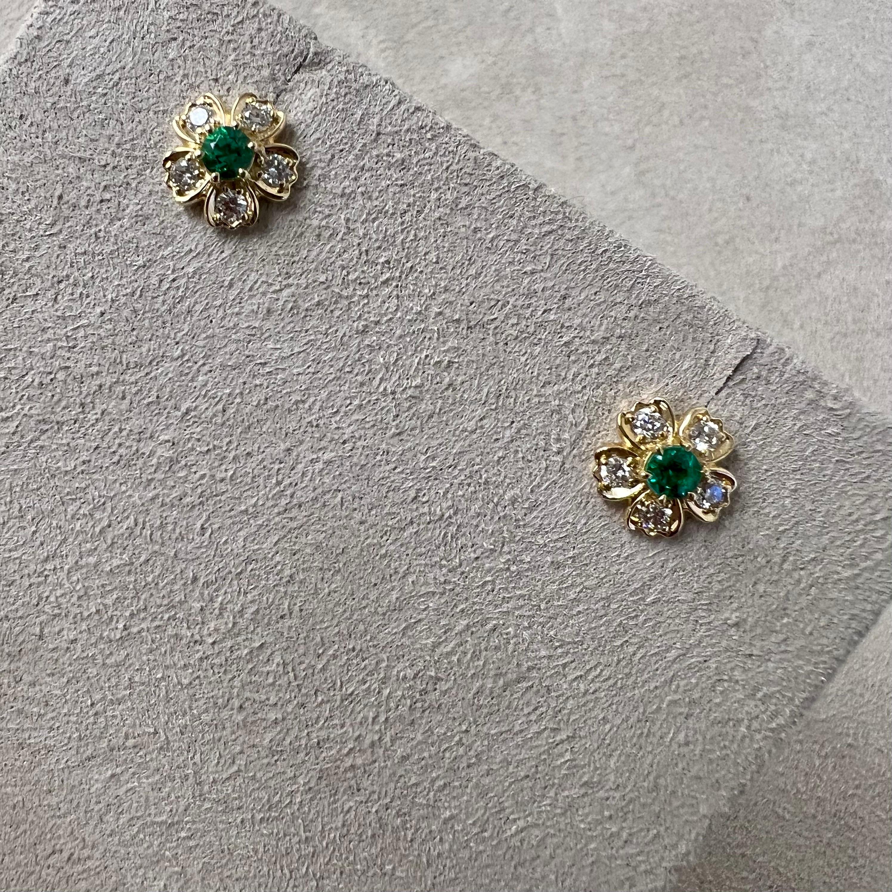 Mixed Cut Syna Yellow Gold Emerald Flower Studs with Diamonds For Sale