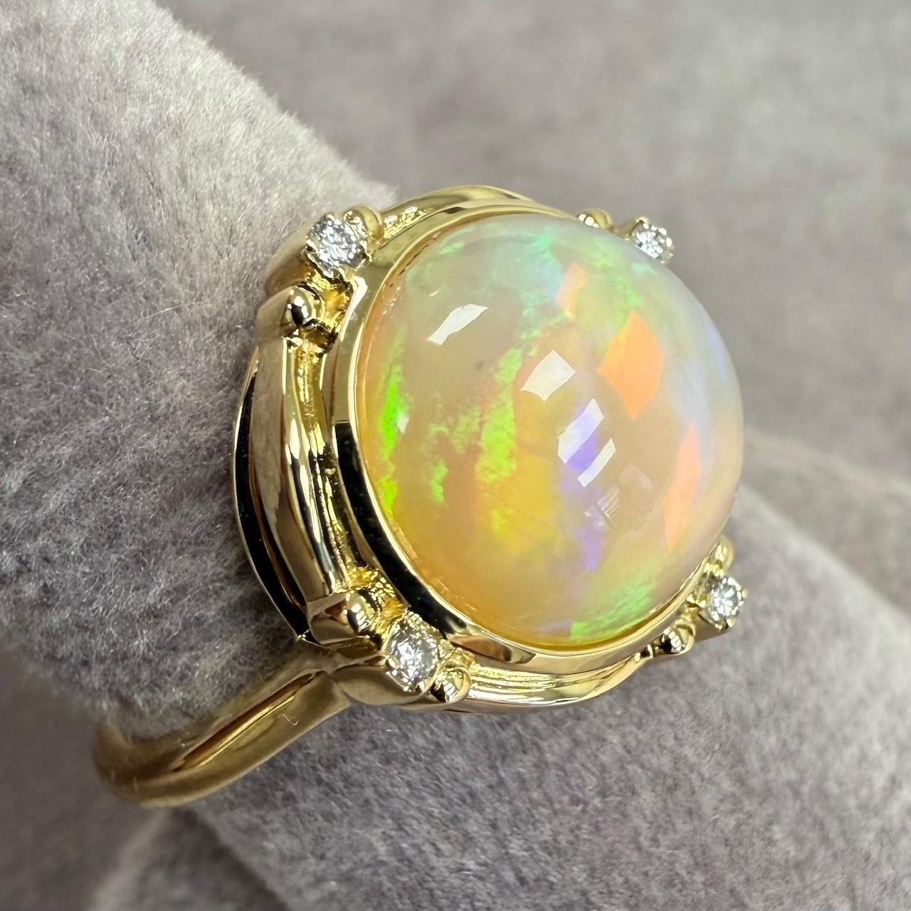 Créé en or jaune 18 carats
Opale éthiopienne 2.50 carats environ.
Diamants 0,04 carat environ
Bague taille US 7, peut être ajustée.
Edition limitée



À propos des concepteurs ~ Dharmesh & Namrata

S'inspirant de petites choses, Jewell et Namrata