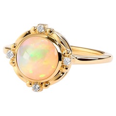Anello in oro giallo Syna con opale etiope e diamanti