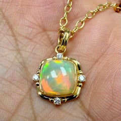 Syna Gelbgold Äthiopischer Opal Zuckerhut-Anhänger mit Diamanten